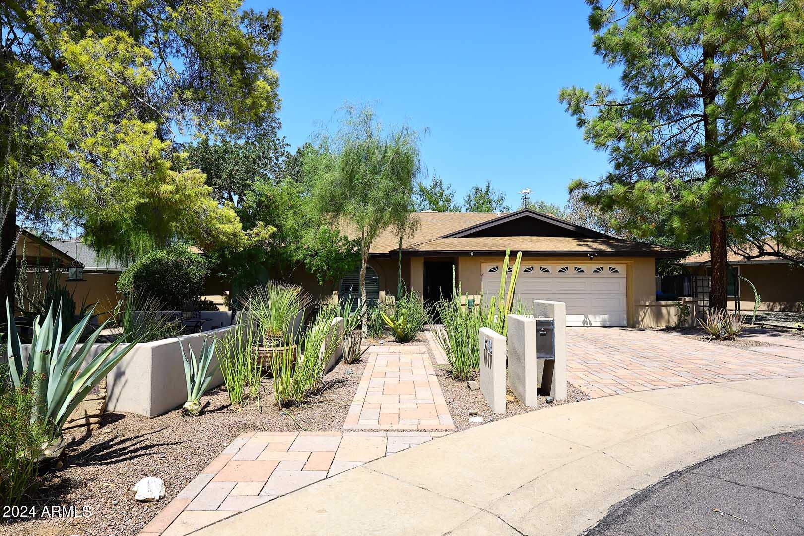 1814 E HARMONT Drive