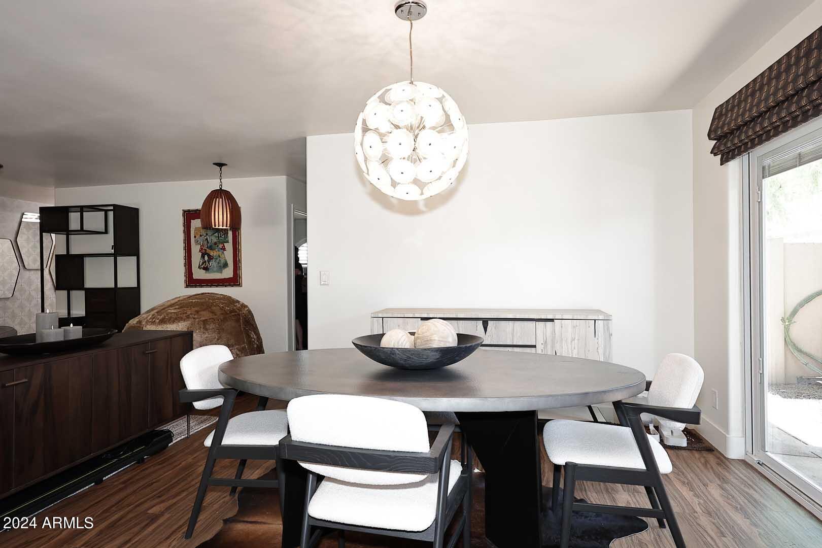 1814 E HARMONT Drive