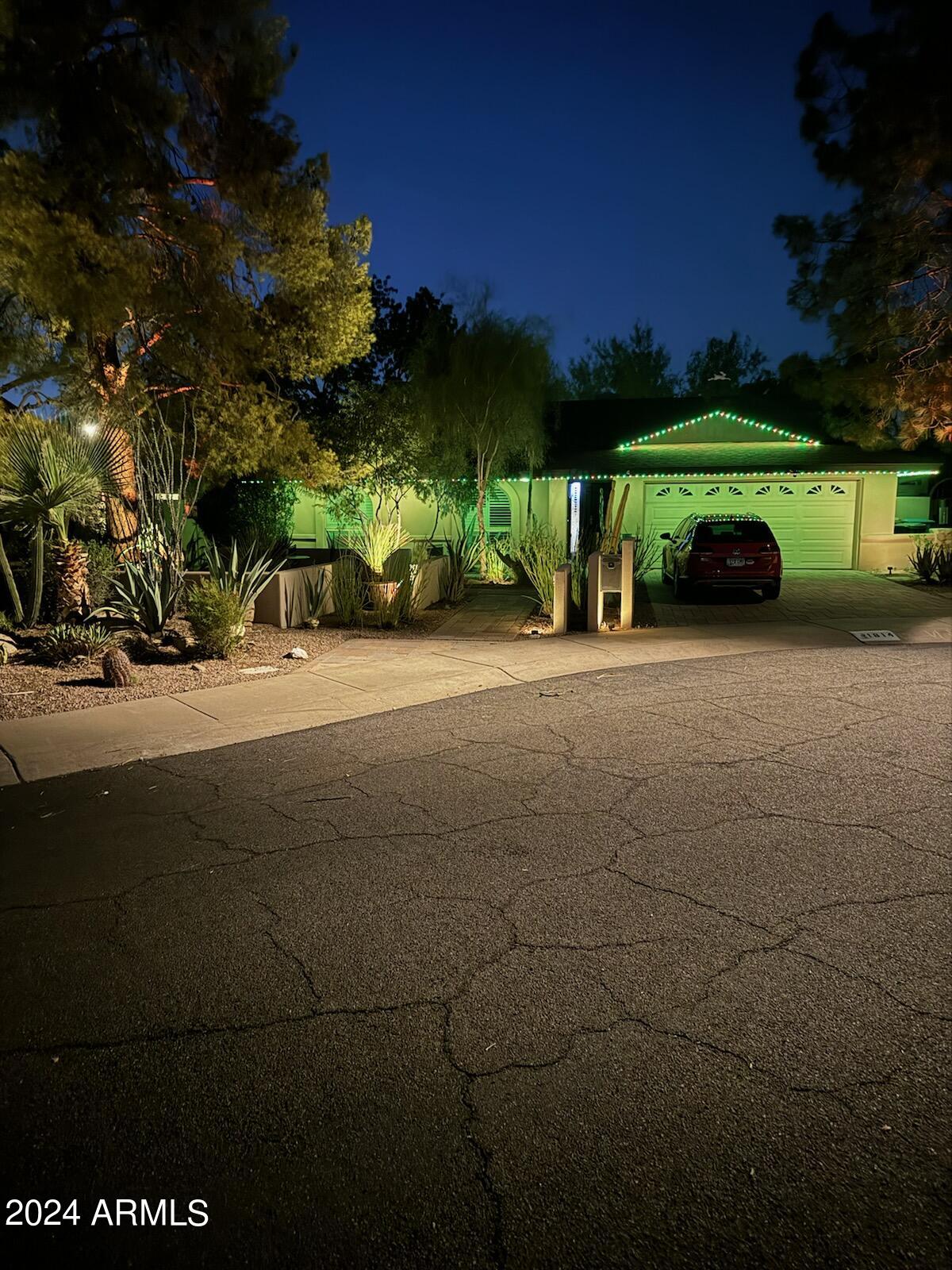 1814 E HARMONT Drive