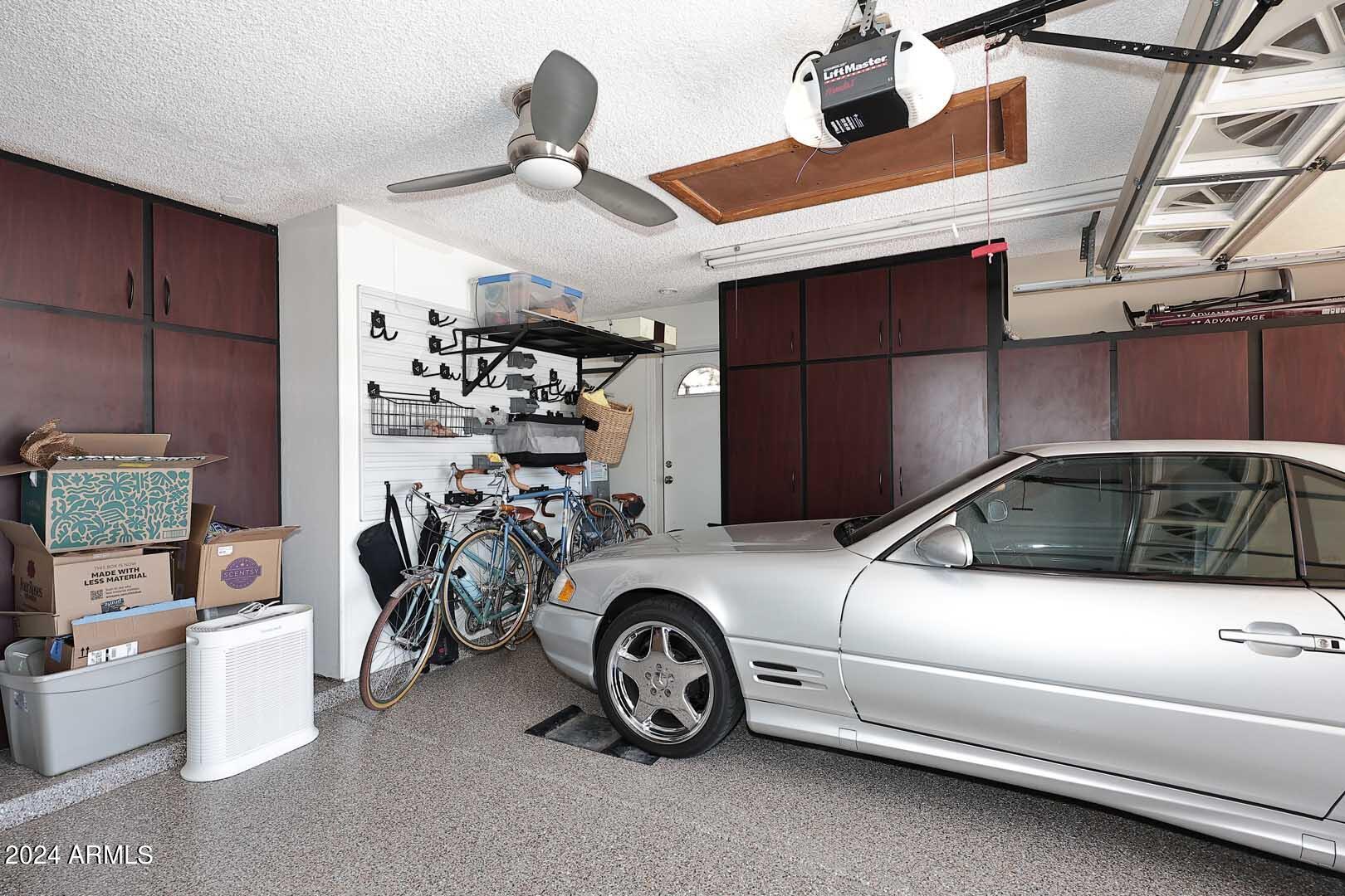 1814 E HARMONT Drive