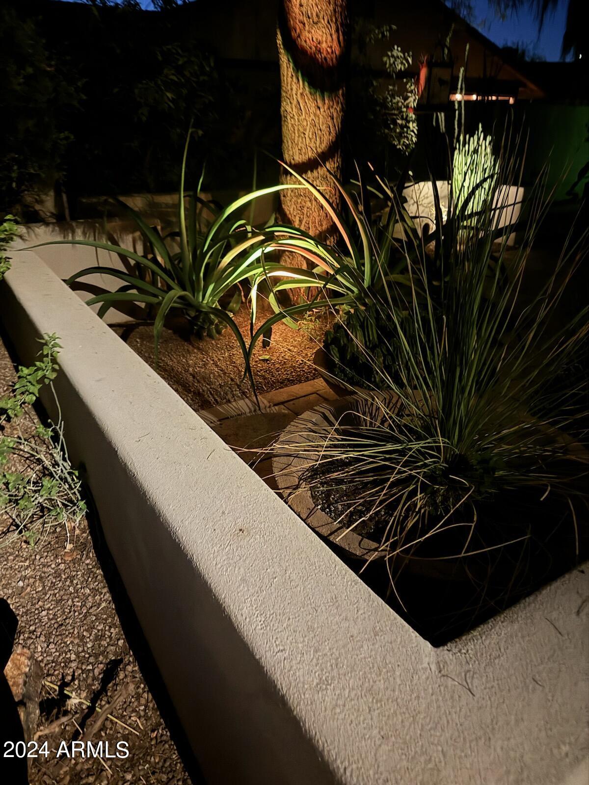 1814 E HARMONT Drive