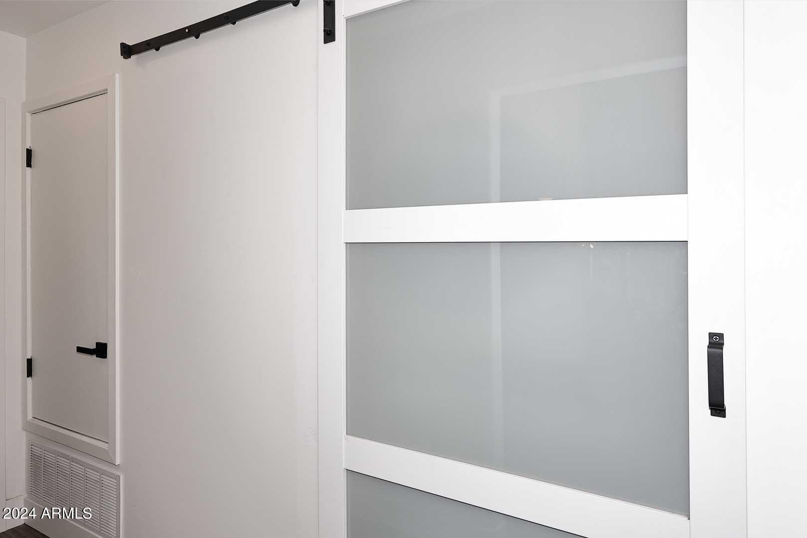 1814 E HARMONT Drive