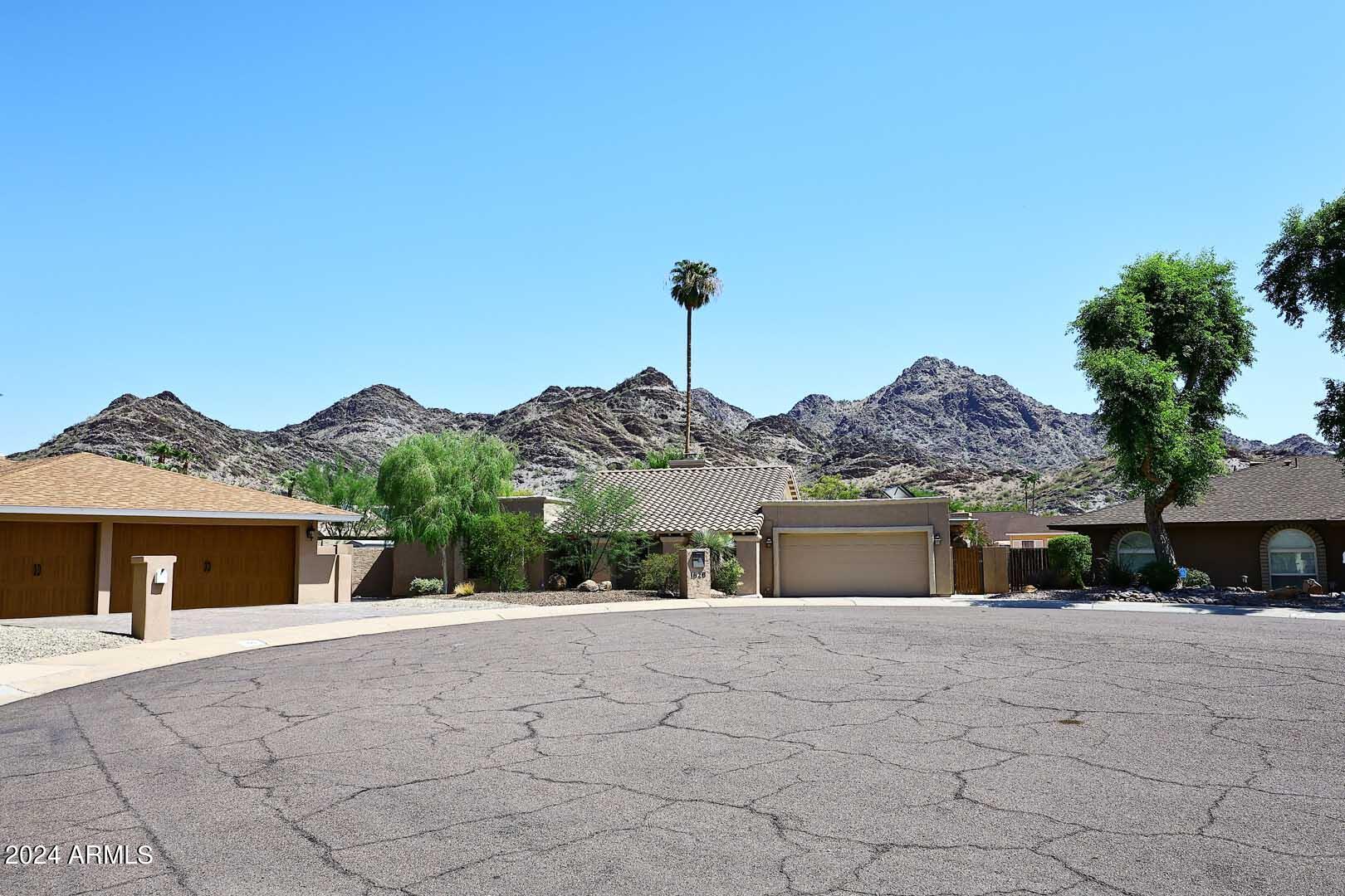 1814 E HARMONT Drive