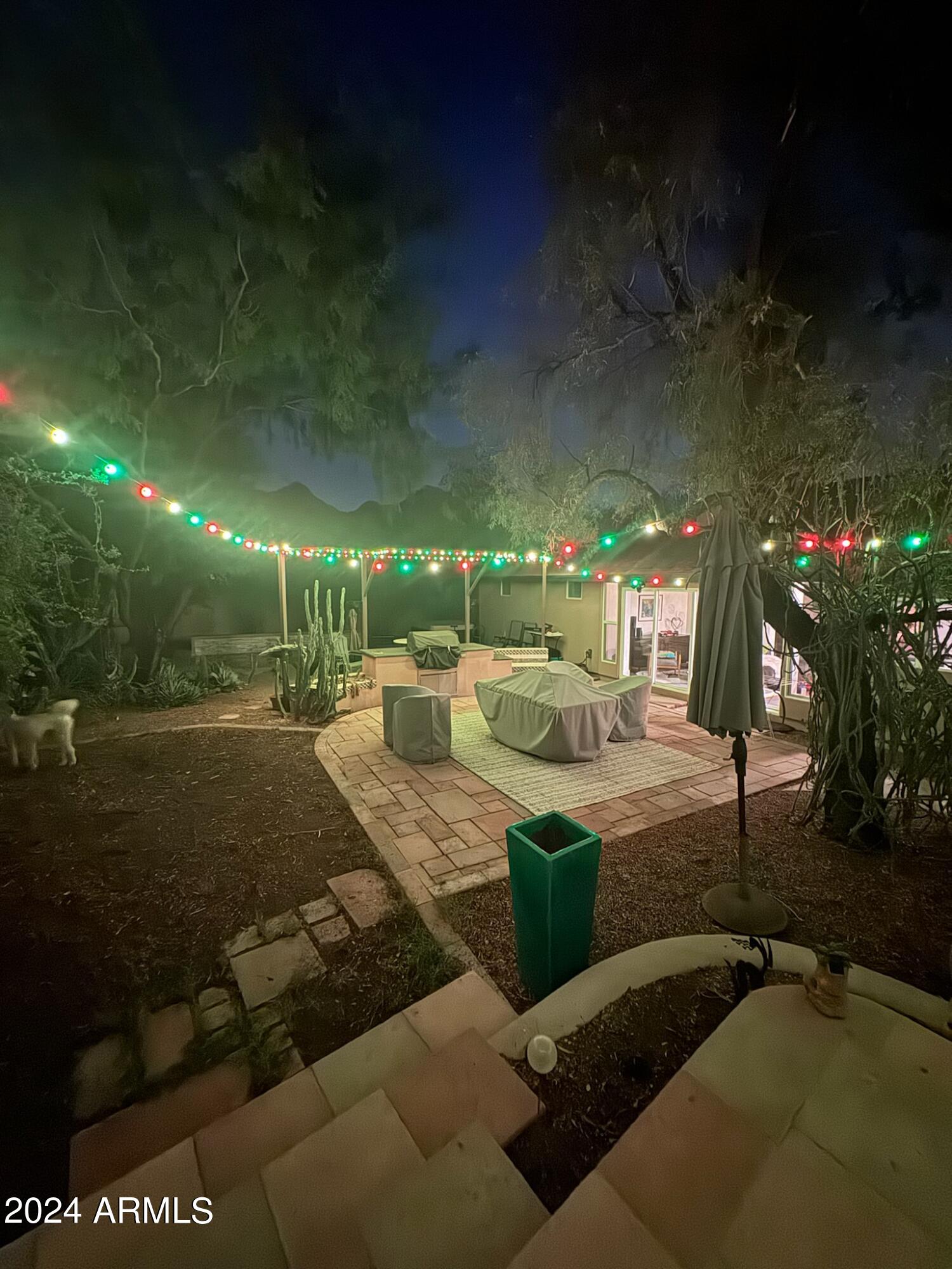 1814 E HARMONT Drive