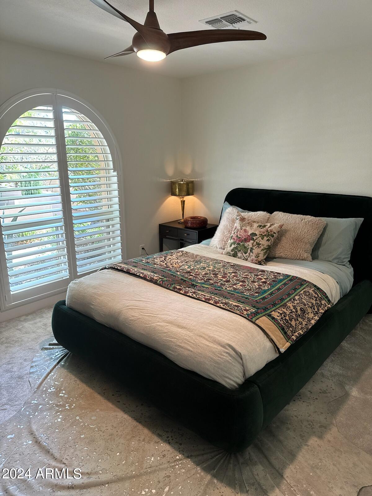 1814 E HARMONT Drive