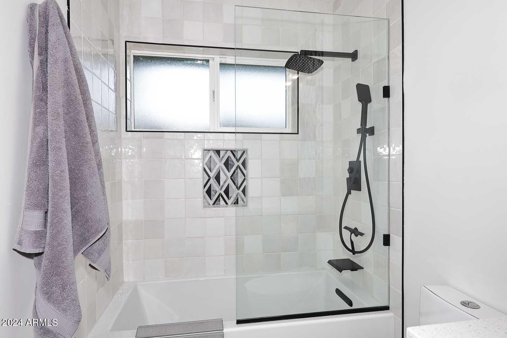 1814 E HARMONT Drive