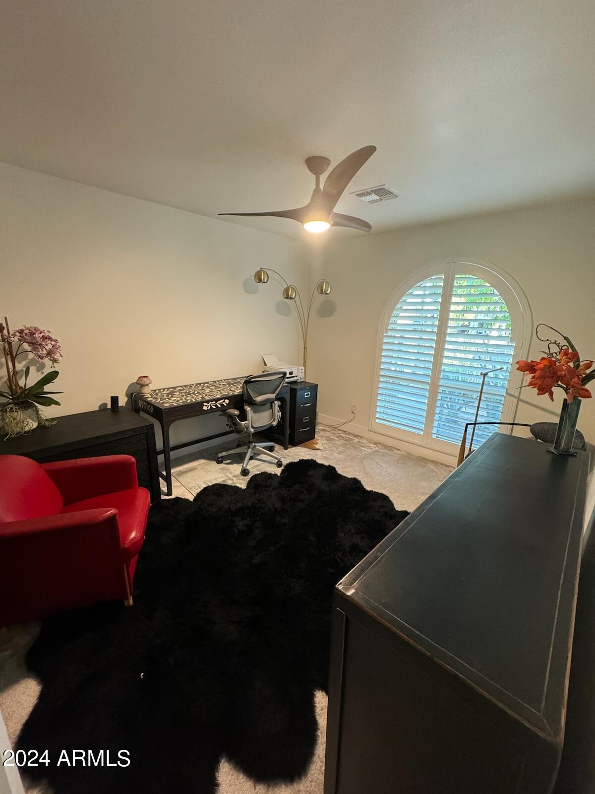 1814 E HARMONT Drive