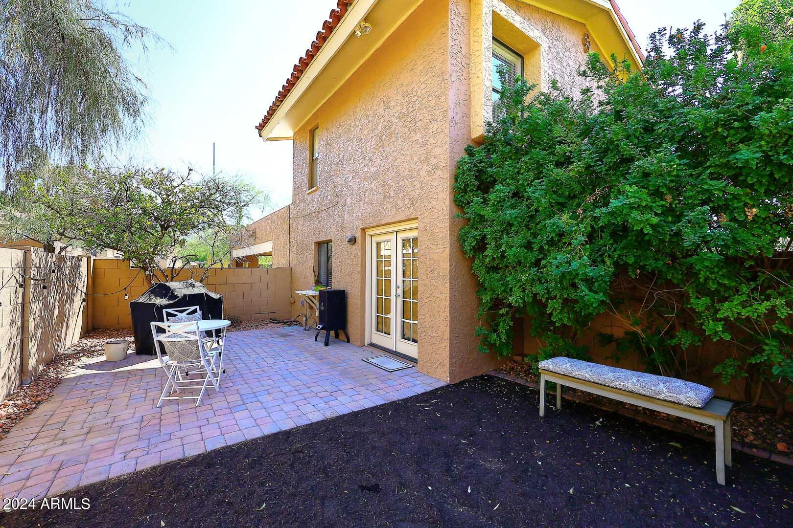 10422 N 11TH Place, 3