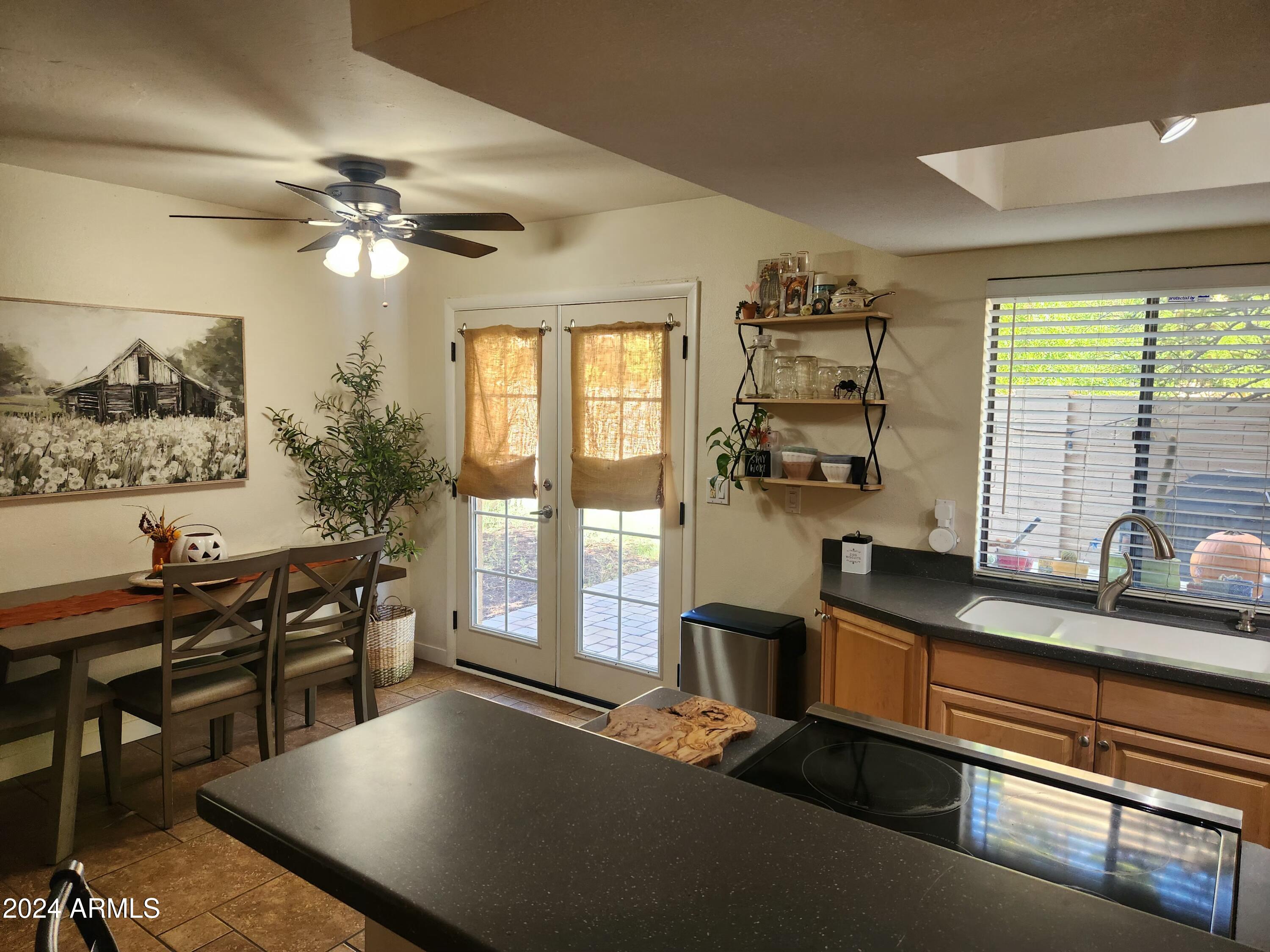 10422 N 11TH Place, 3