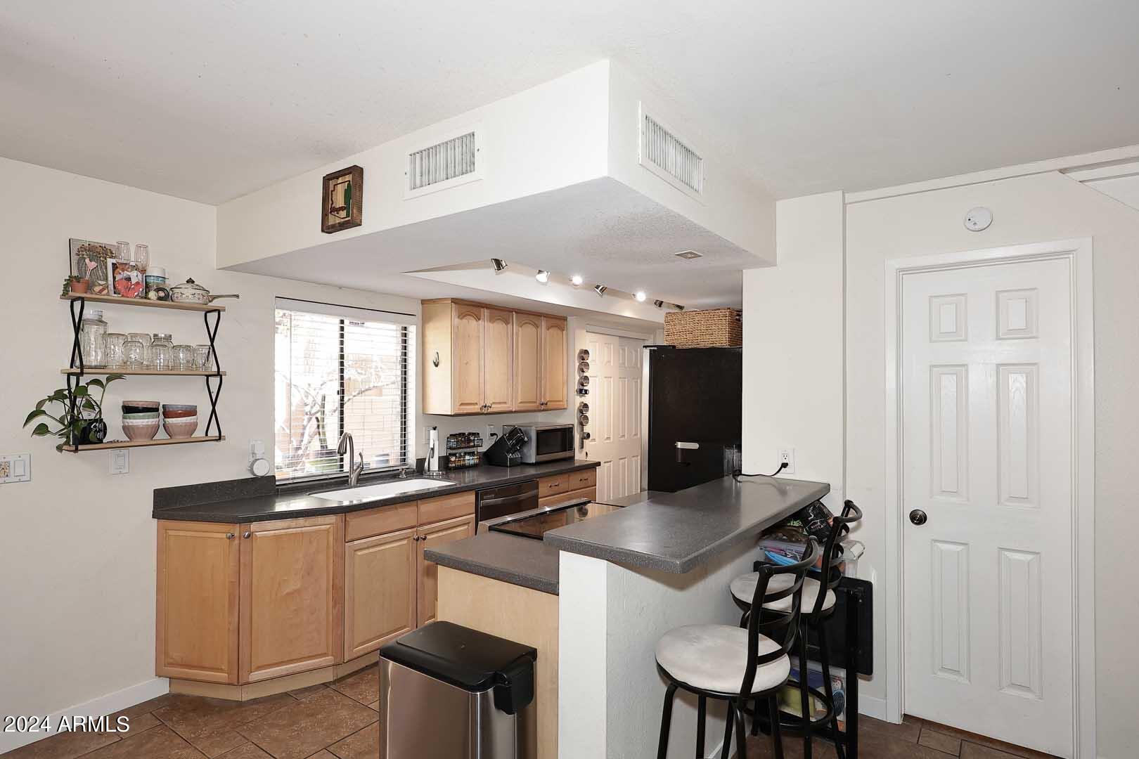 10422 N 11TH Place, 3