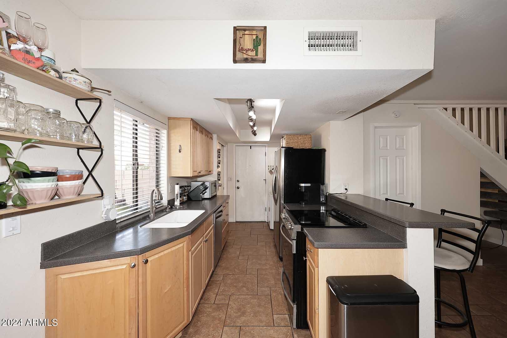 10422 N 11TH Place, 3