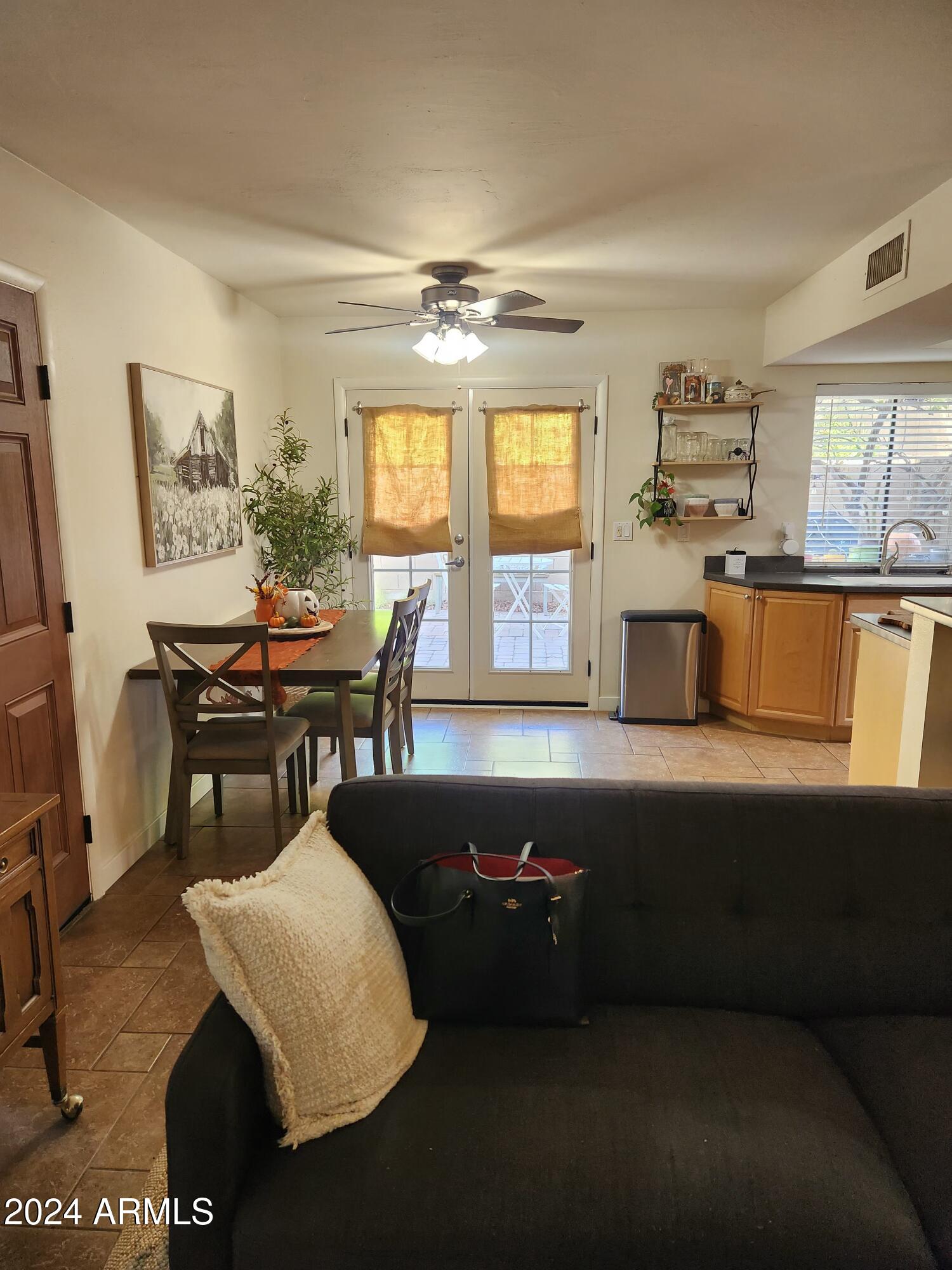 10422 N 11TH Place, 3