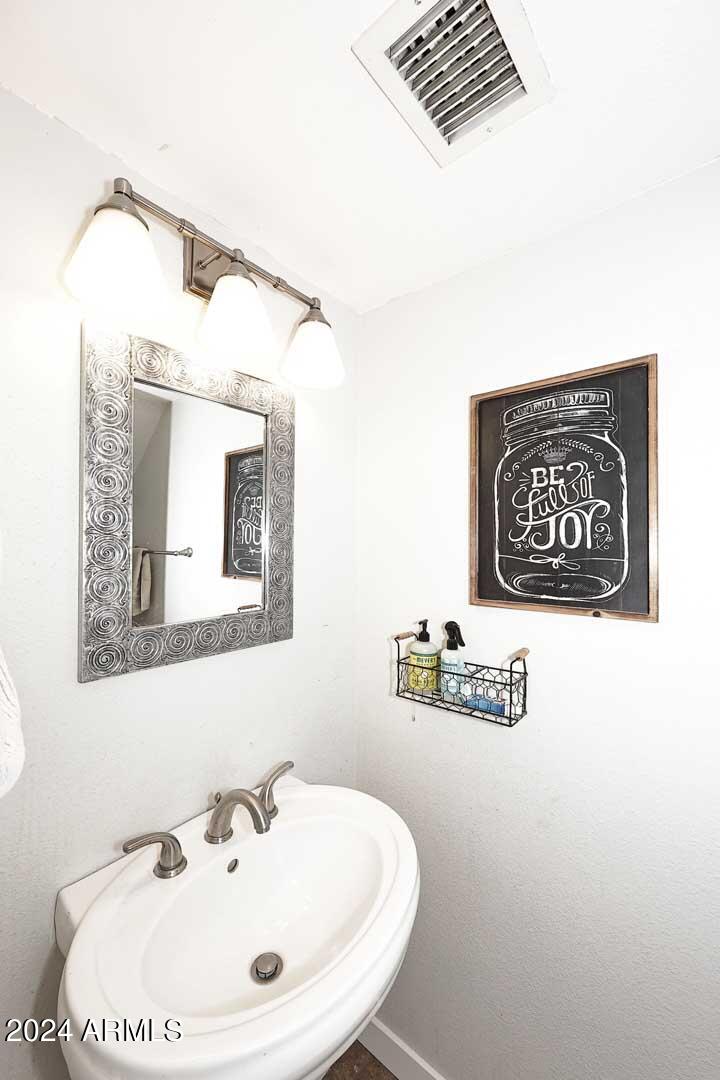 10422 N 11TH Place, 3