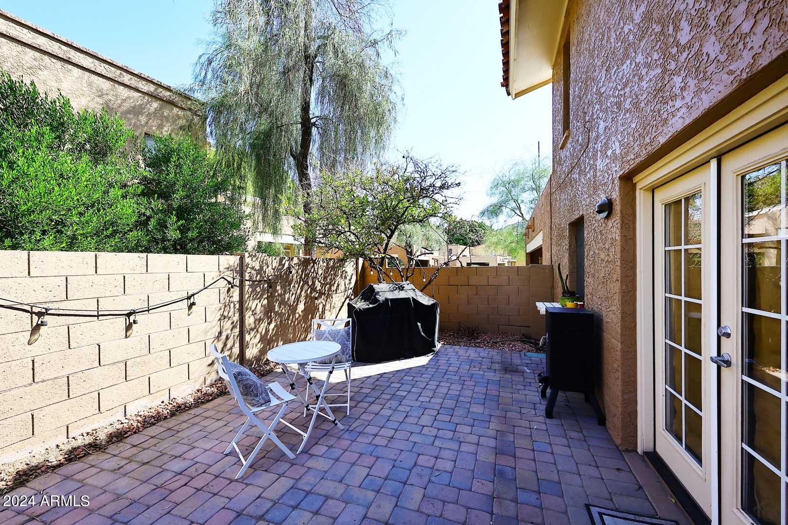 10422 N 11TH Place, 3