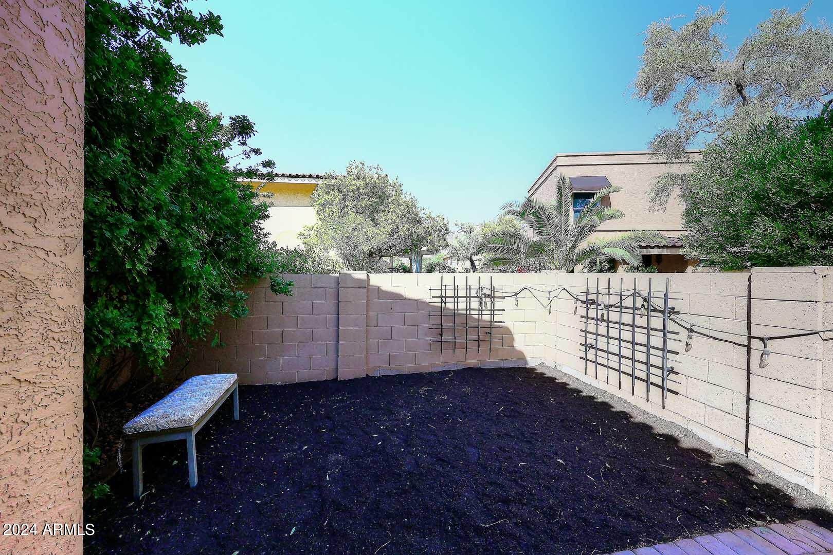 10422 N 11TH Place, 3