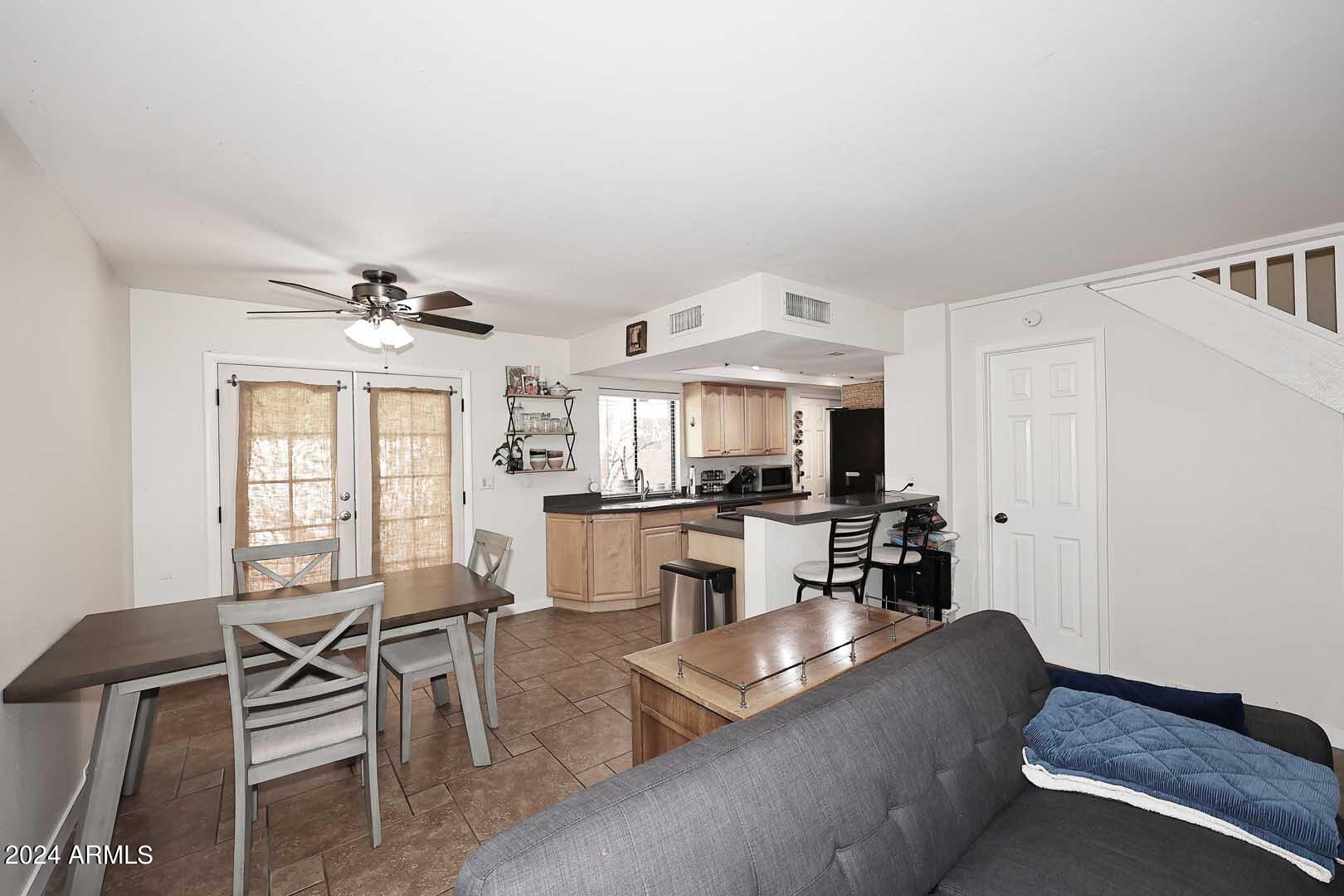 10422 N 11TH Place, 3