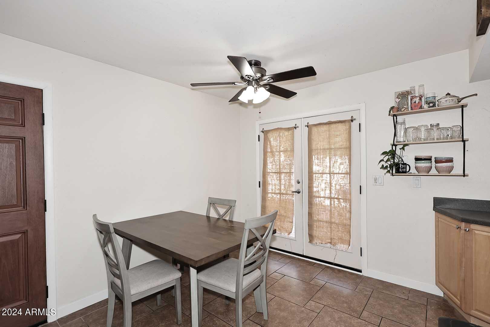 10422 N 11TH Place, 3