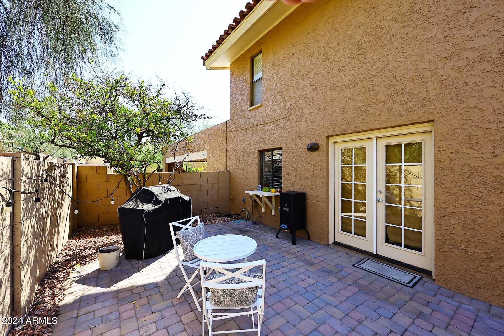 10422 N 11TH Place, 3