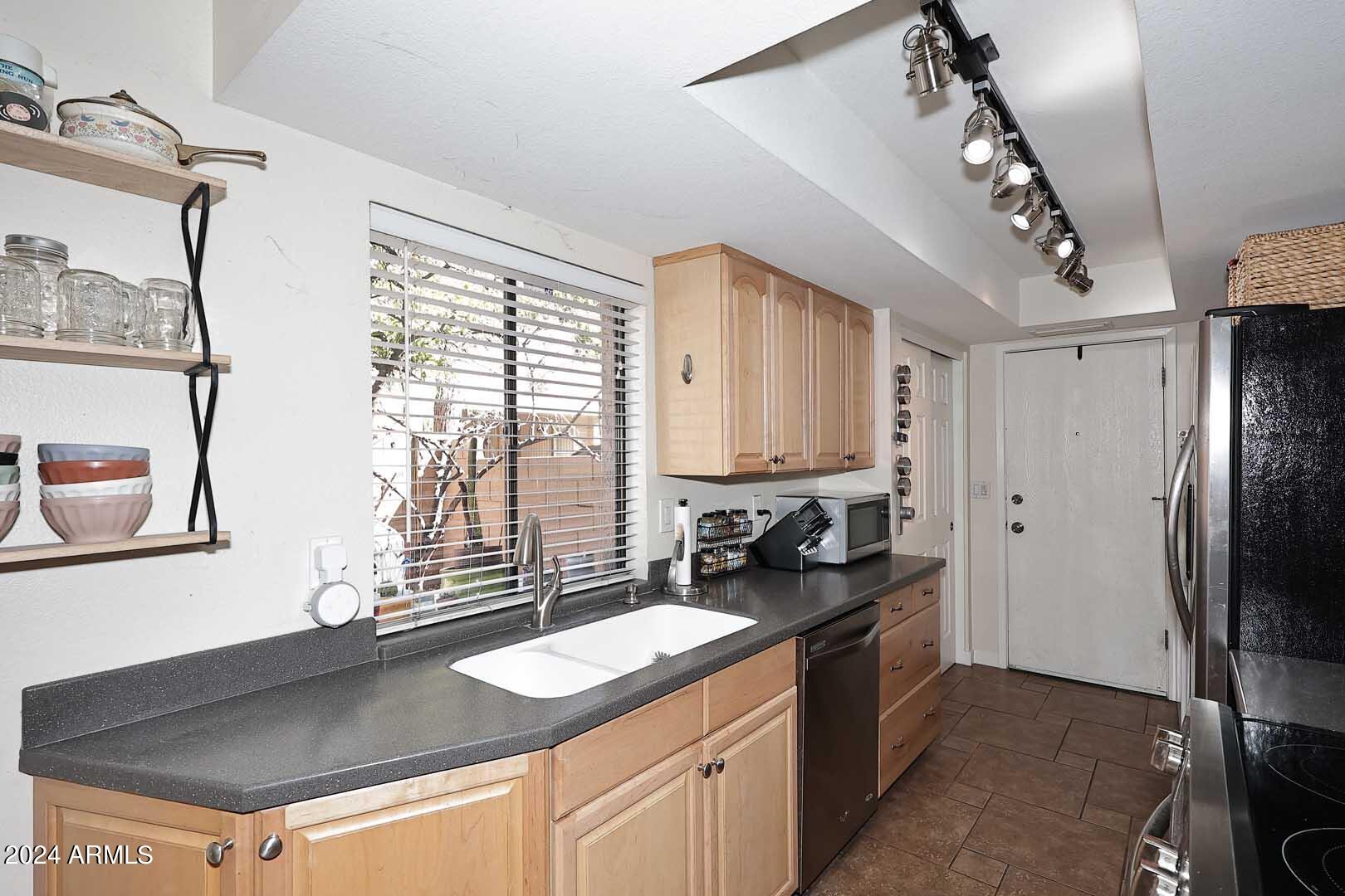 10422 N 11TH Place, 3