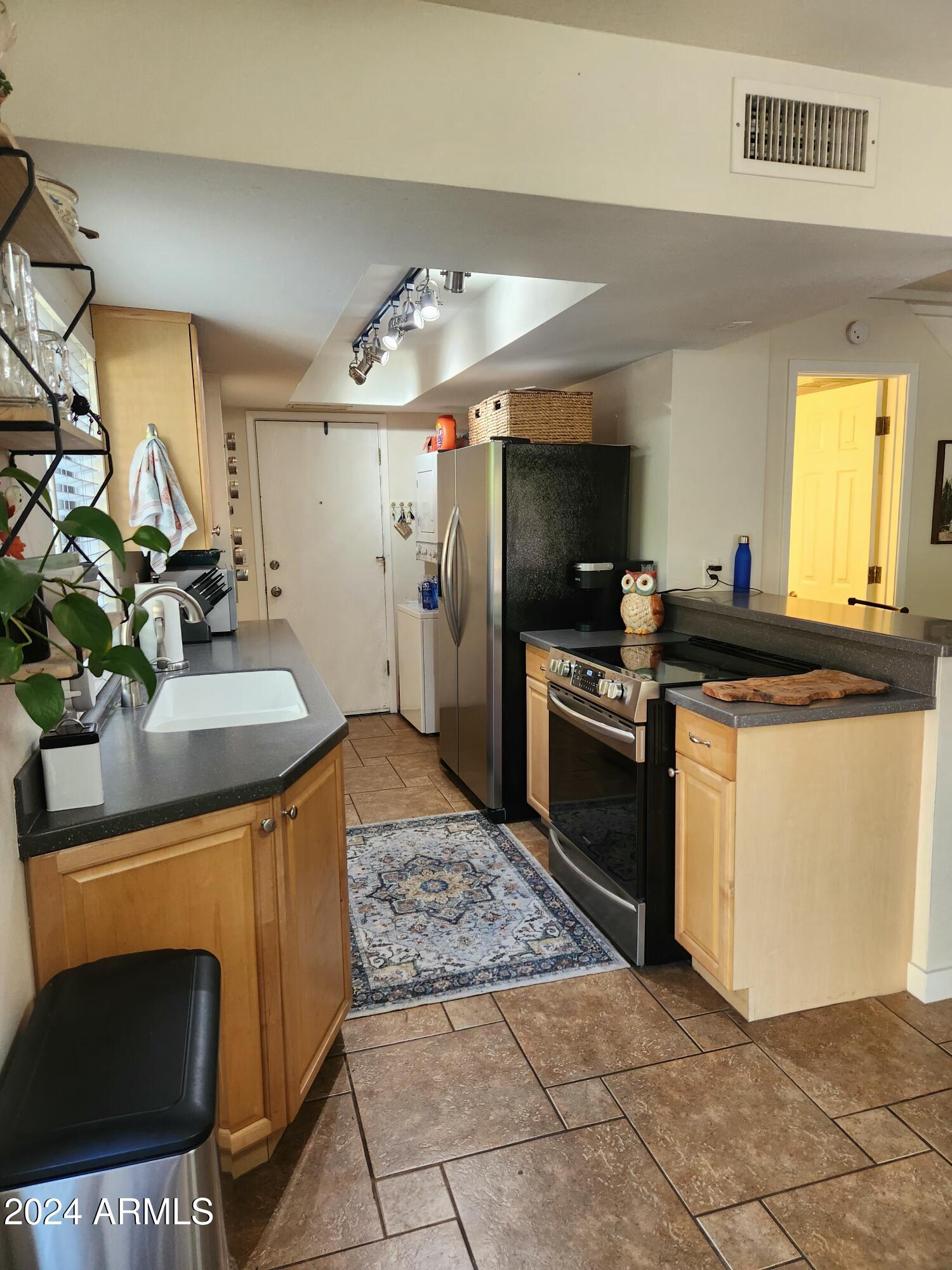 10422 N 11TH Place, 3