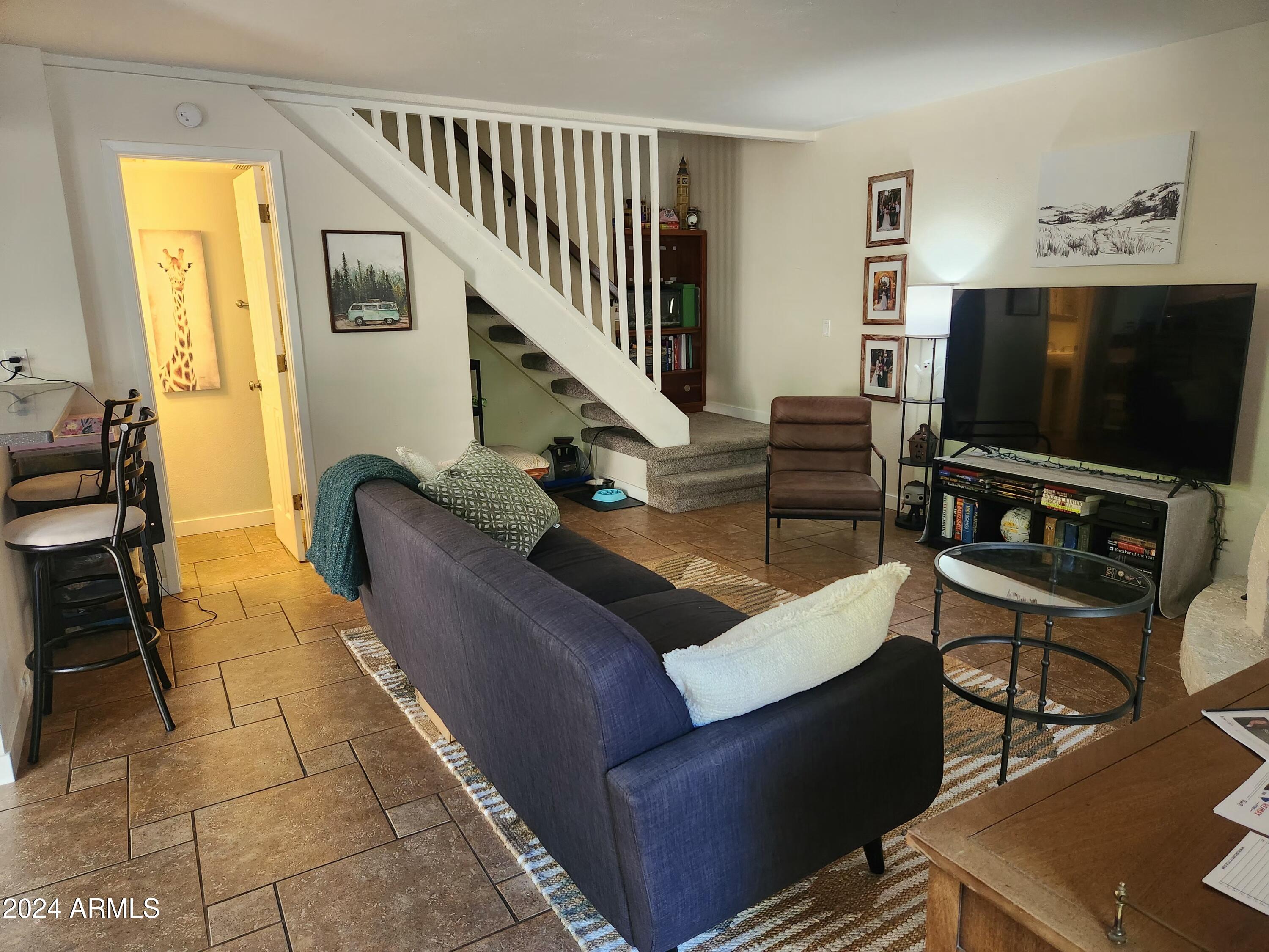 10422 N 11TH Place, 3