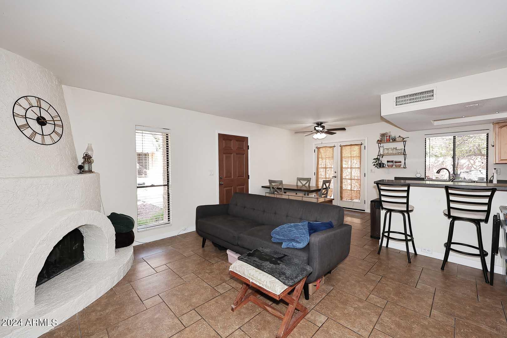 10422 N 11TH Place, 3