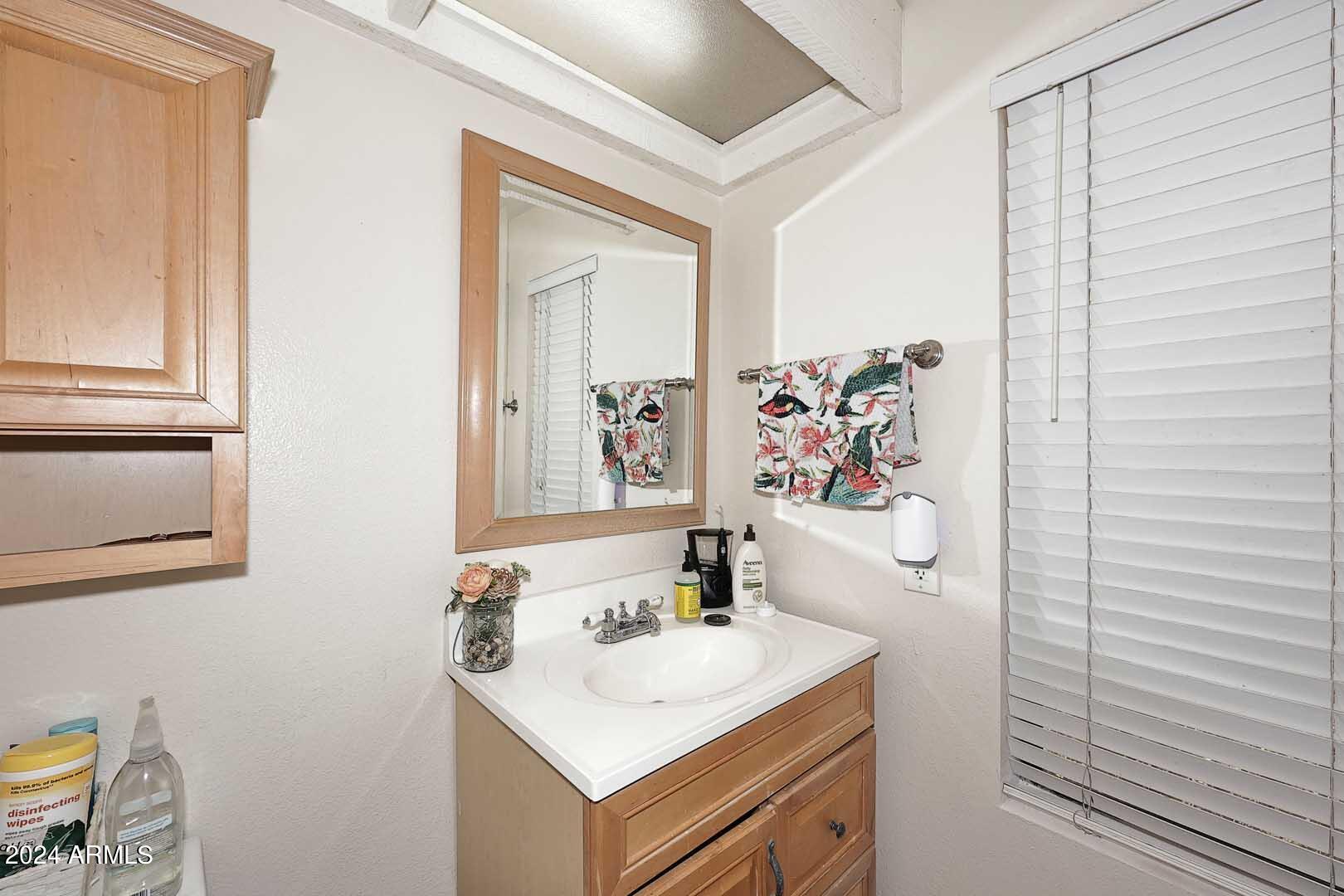 10422 N 11TH Place, 3