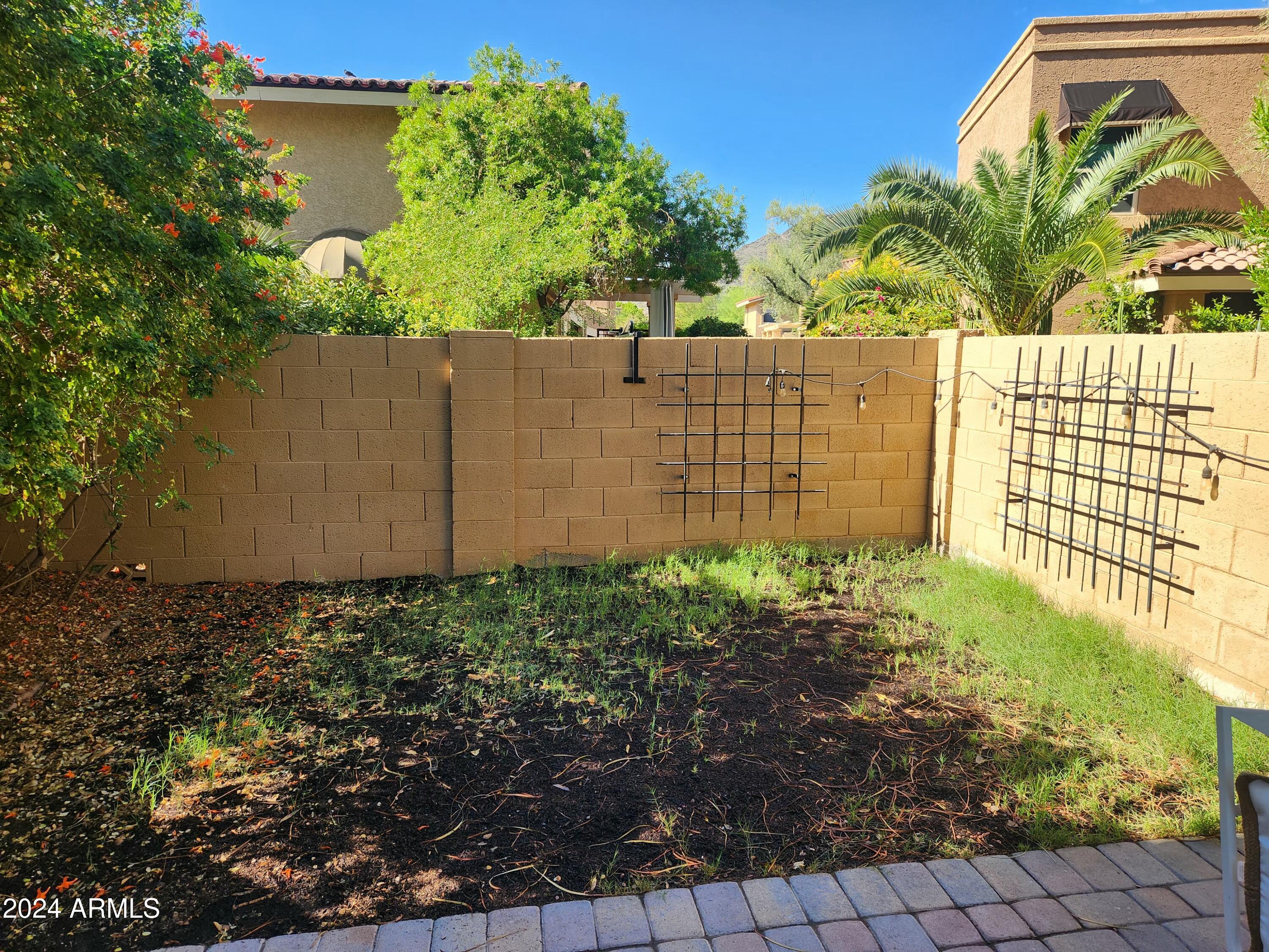 10422 N 11TH Place, 3