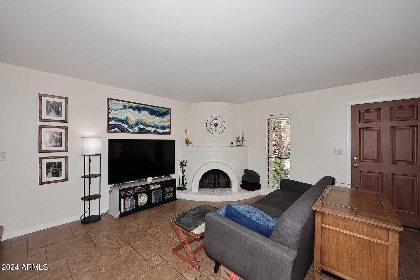 10422 N 11TH Place, 3