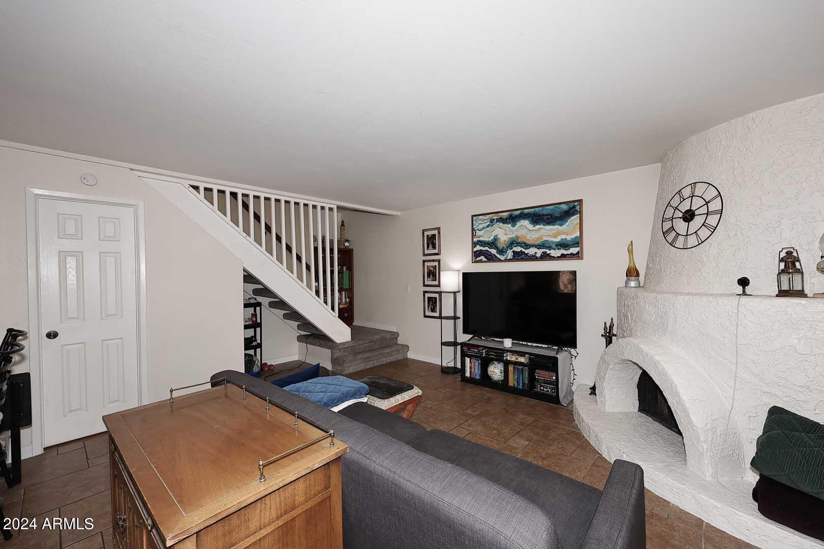 10422 N 11TH Place, 3