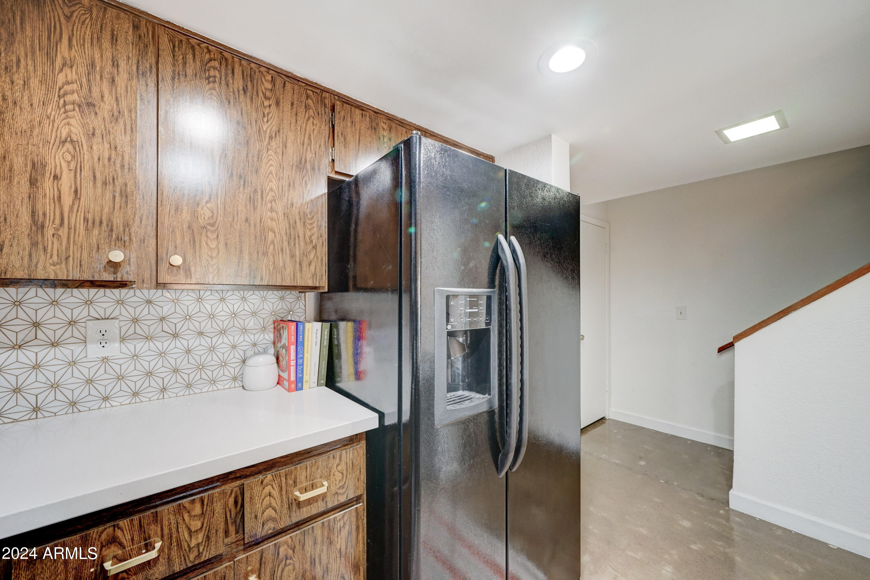 122 S Hardy Drive, 38