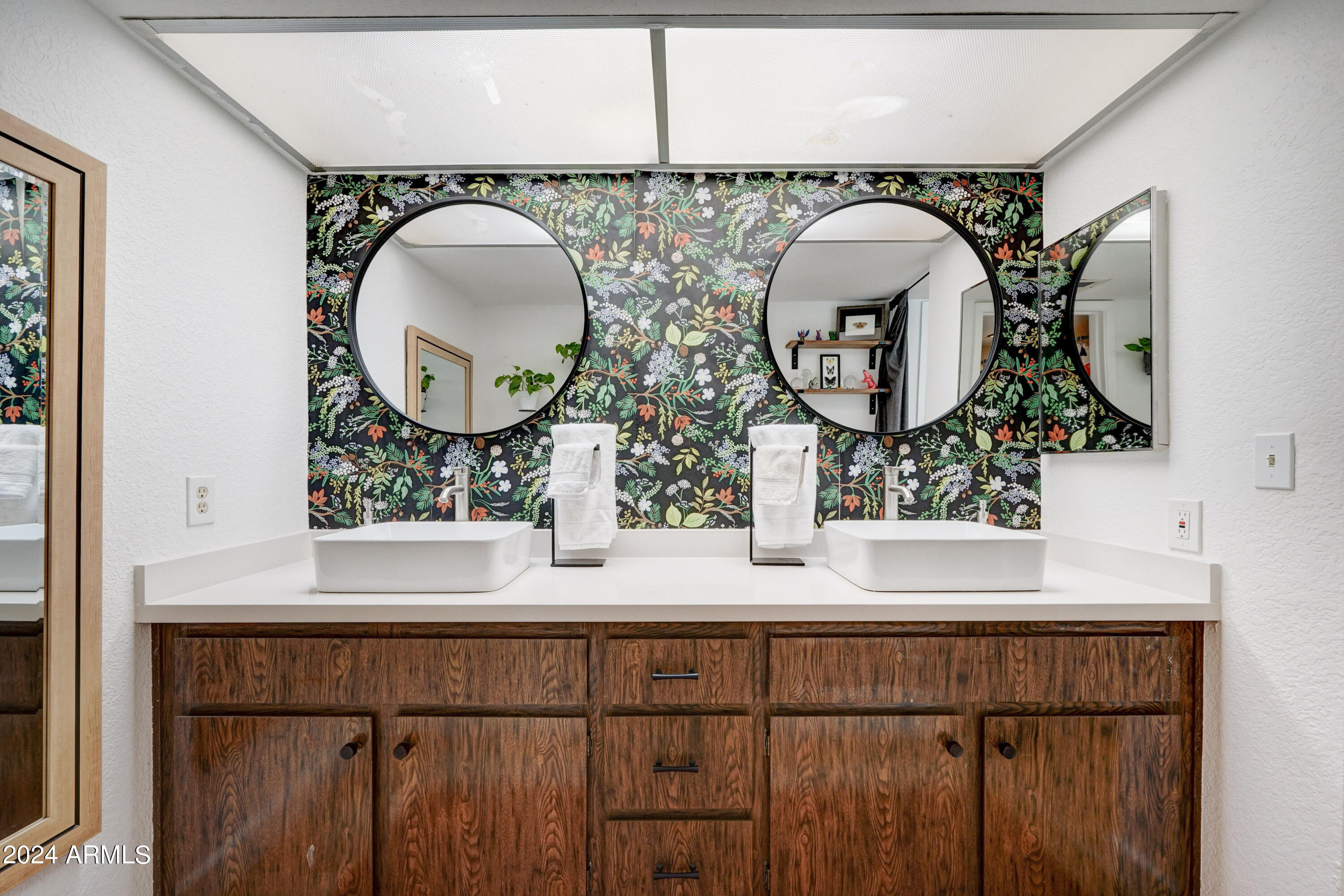 122 S Hardy Drive, 38