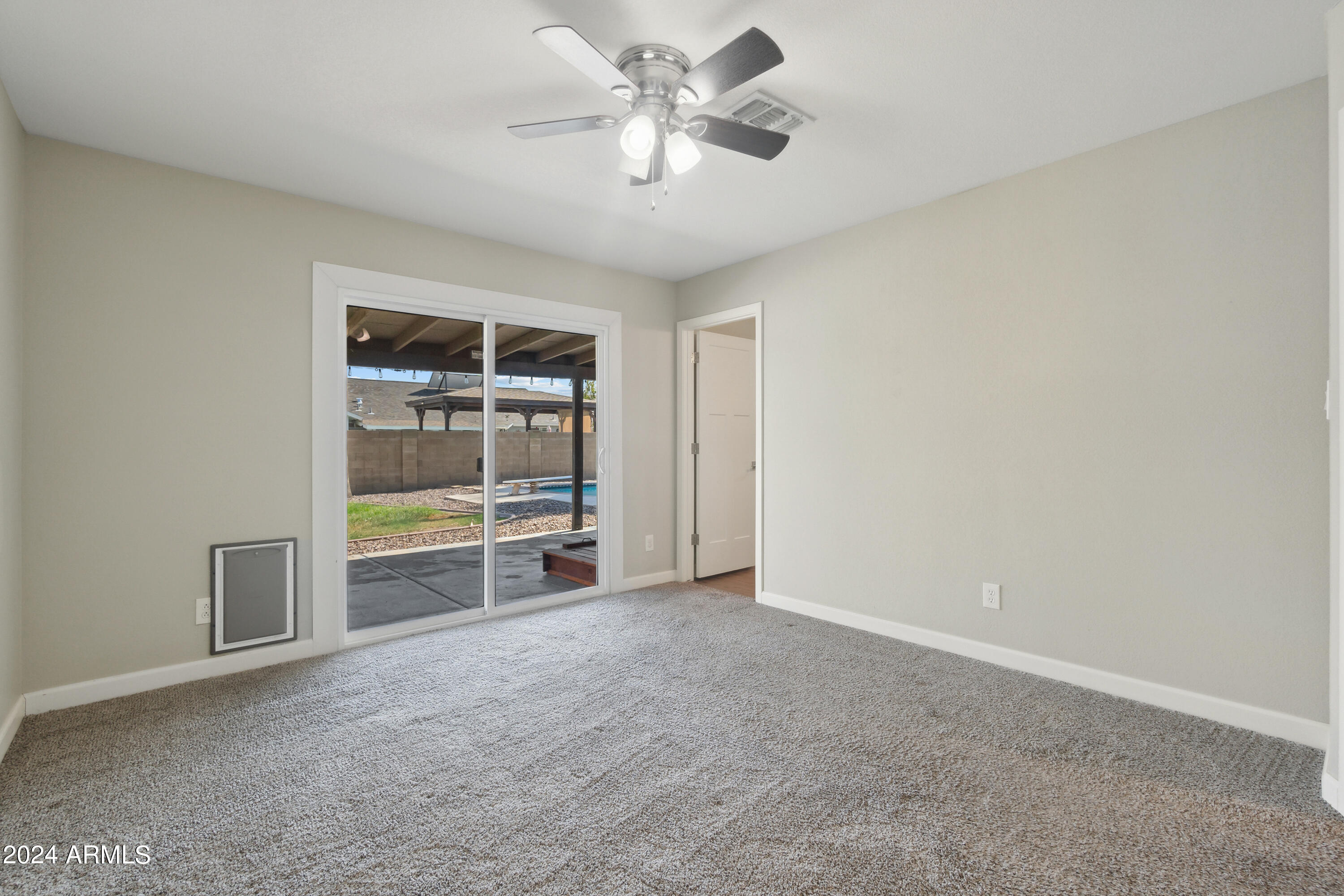 847 E HACKAMORE Street