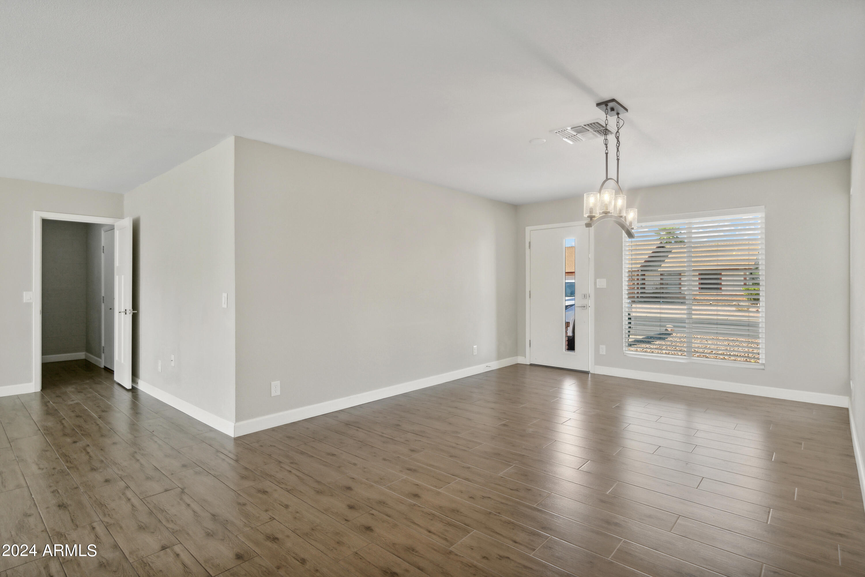 847 E HACKAMORE Street