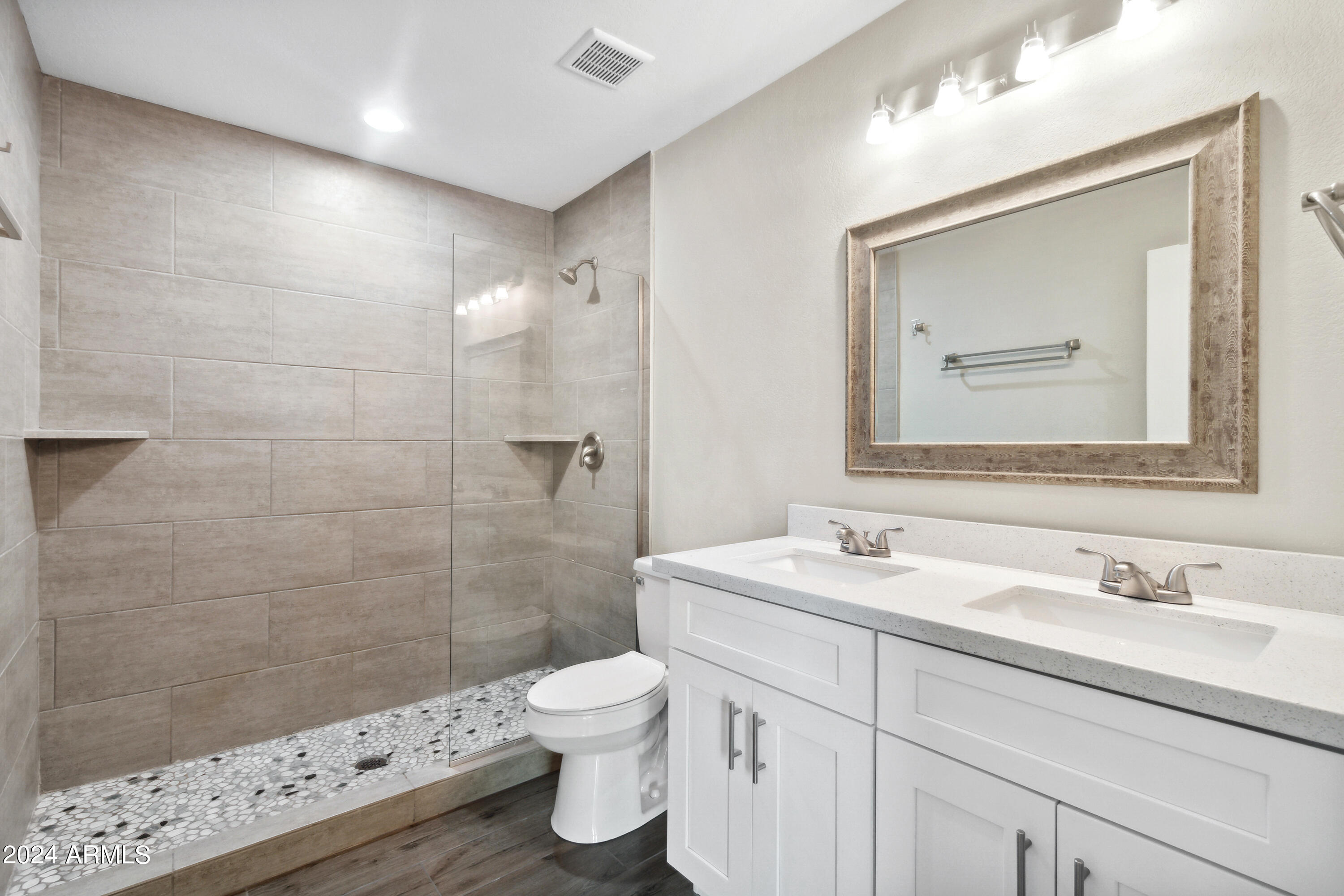 847 E HACKAMORE Street