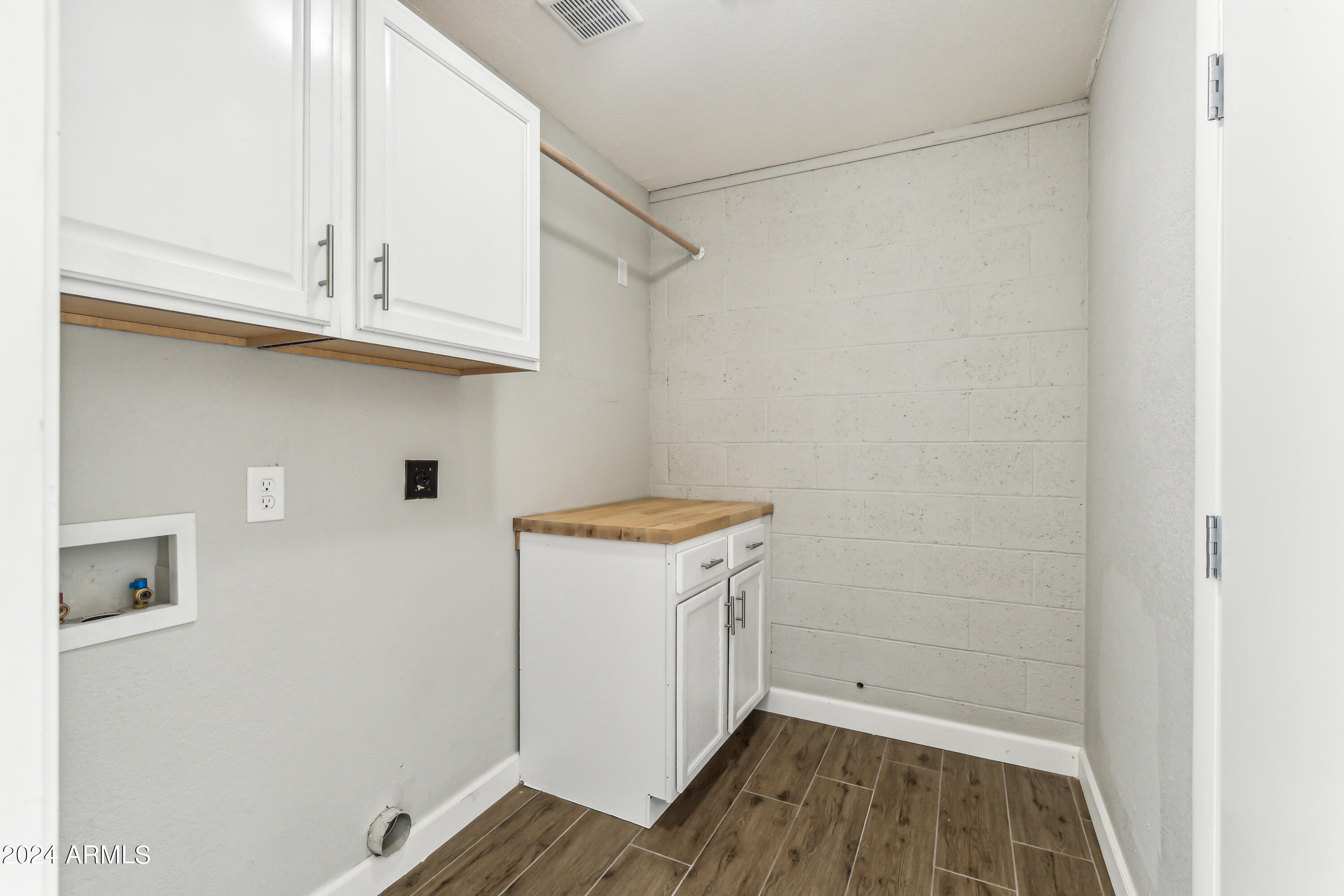 847 E HACKAMORE Street