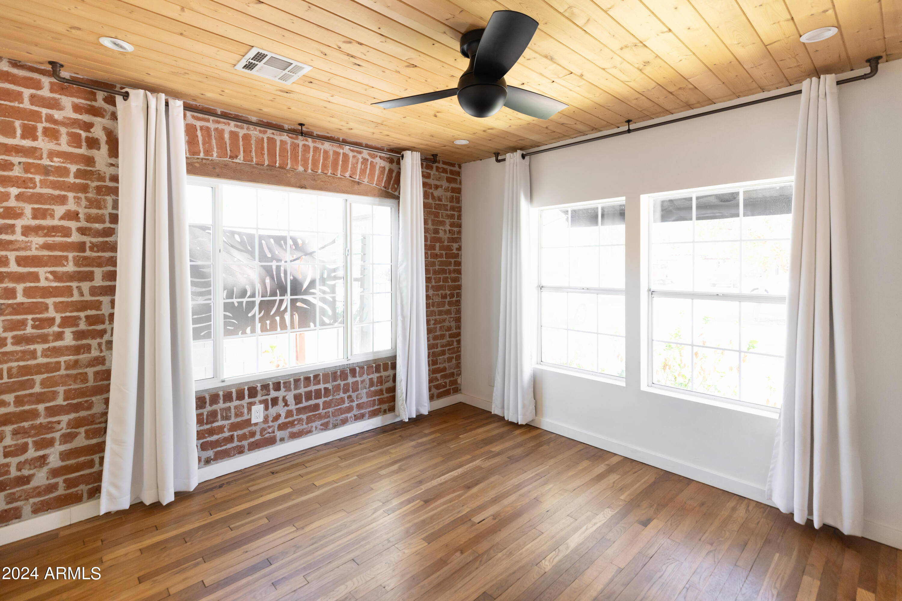 1509 W LYNWOOD Street