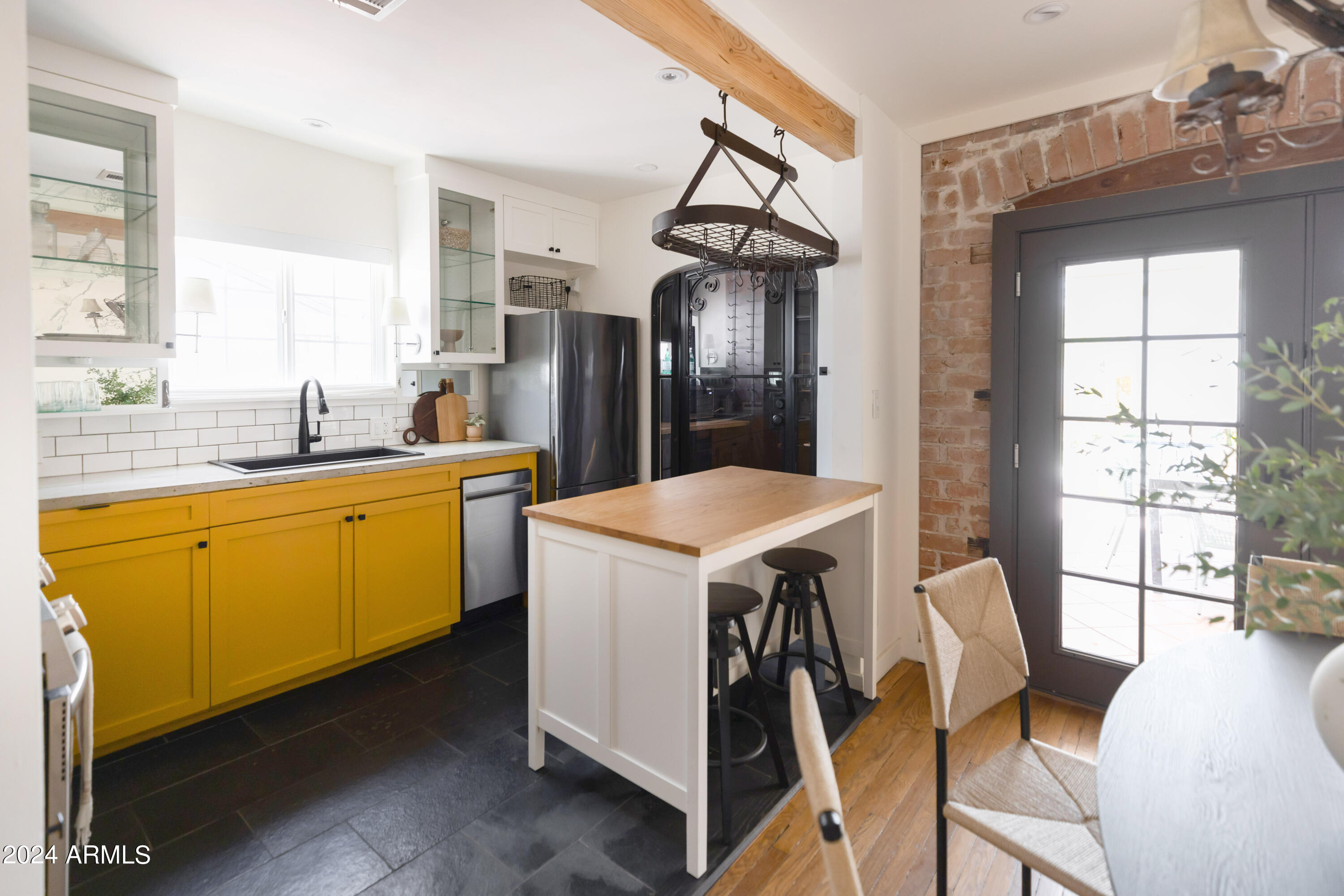 1509 W LYNWOOD Street