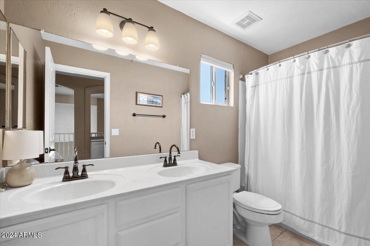 10577 E STAR OF THE DESERT Drive