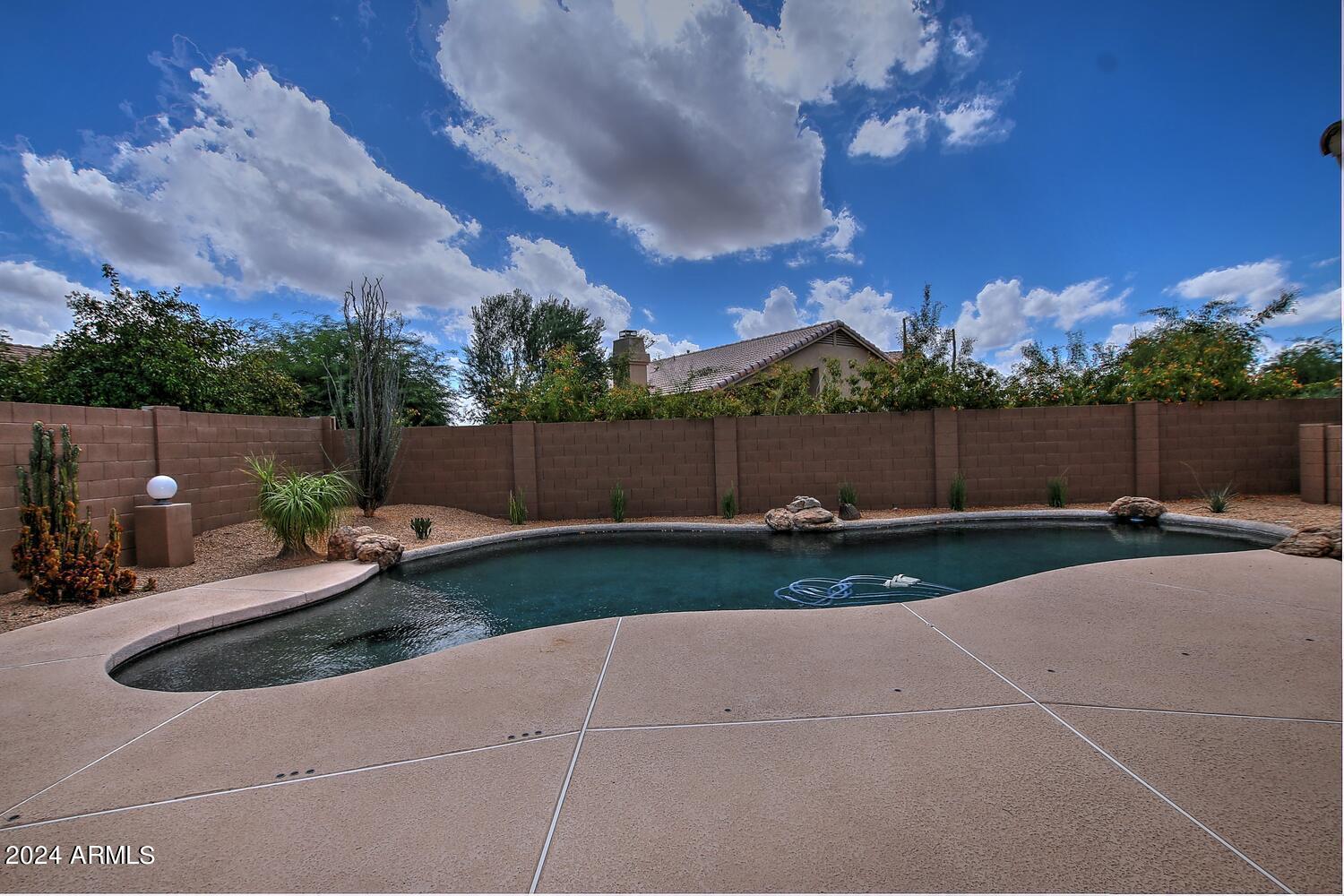 4623 E ROY ROGERS Road