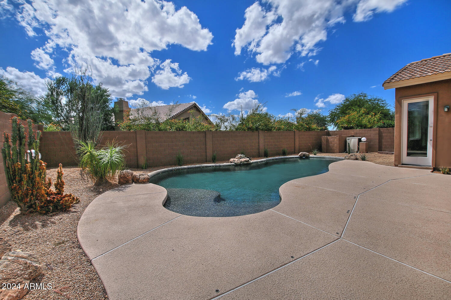 4623 E ROY ROGERS Road