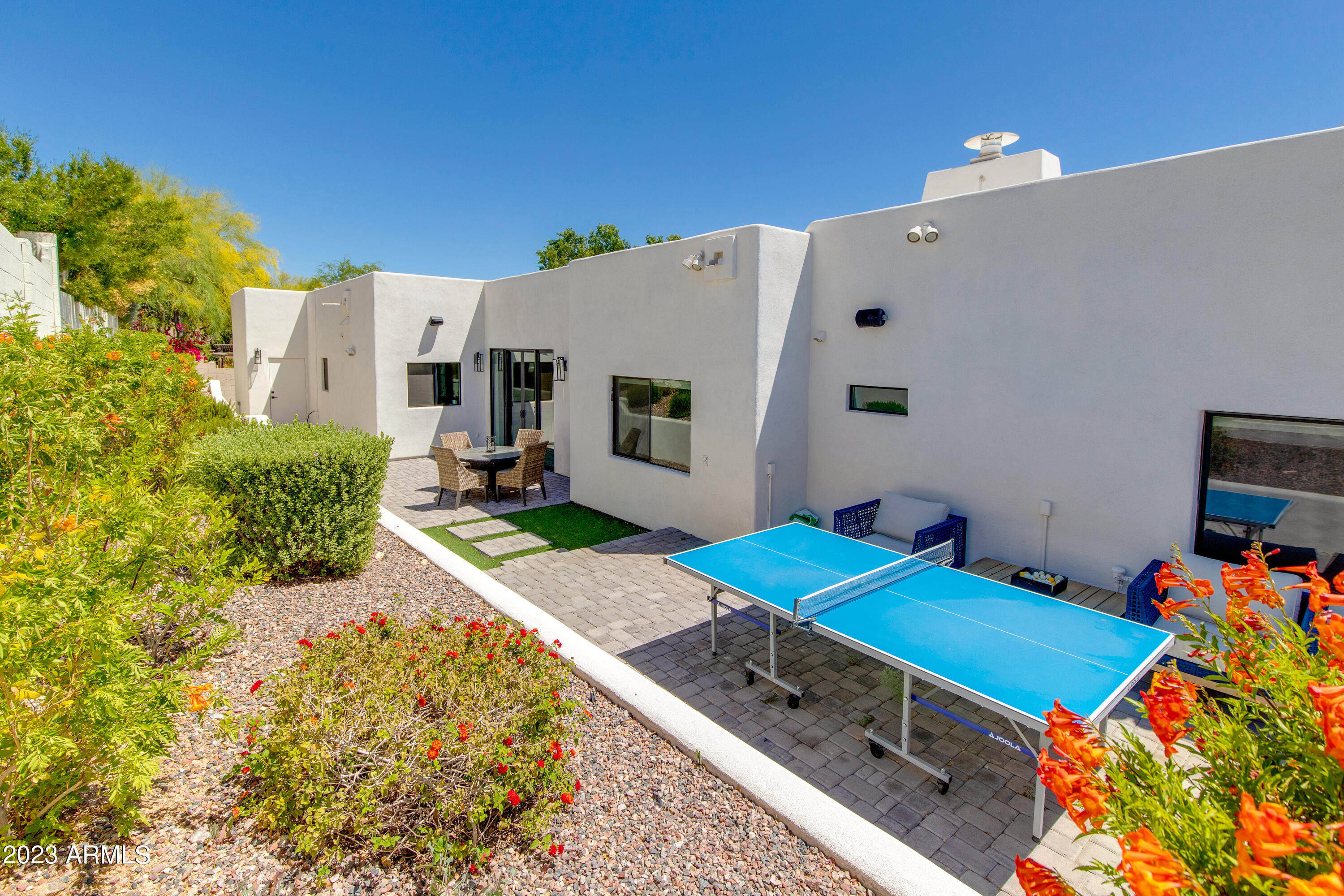 3110 E MARYLAND Avenue