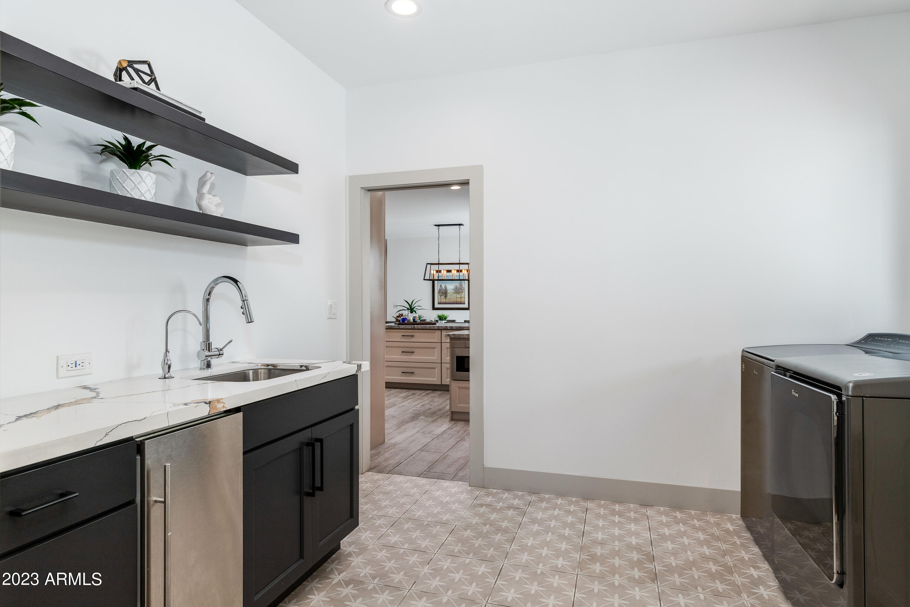 3110 E MARYLAND Avenue