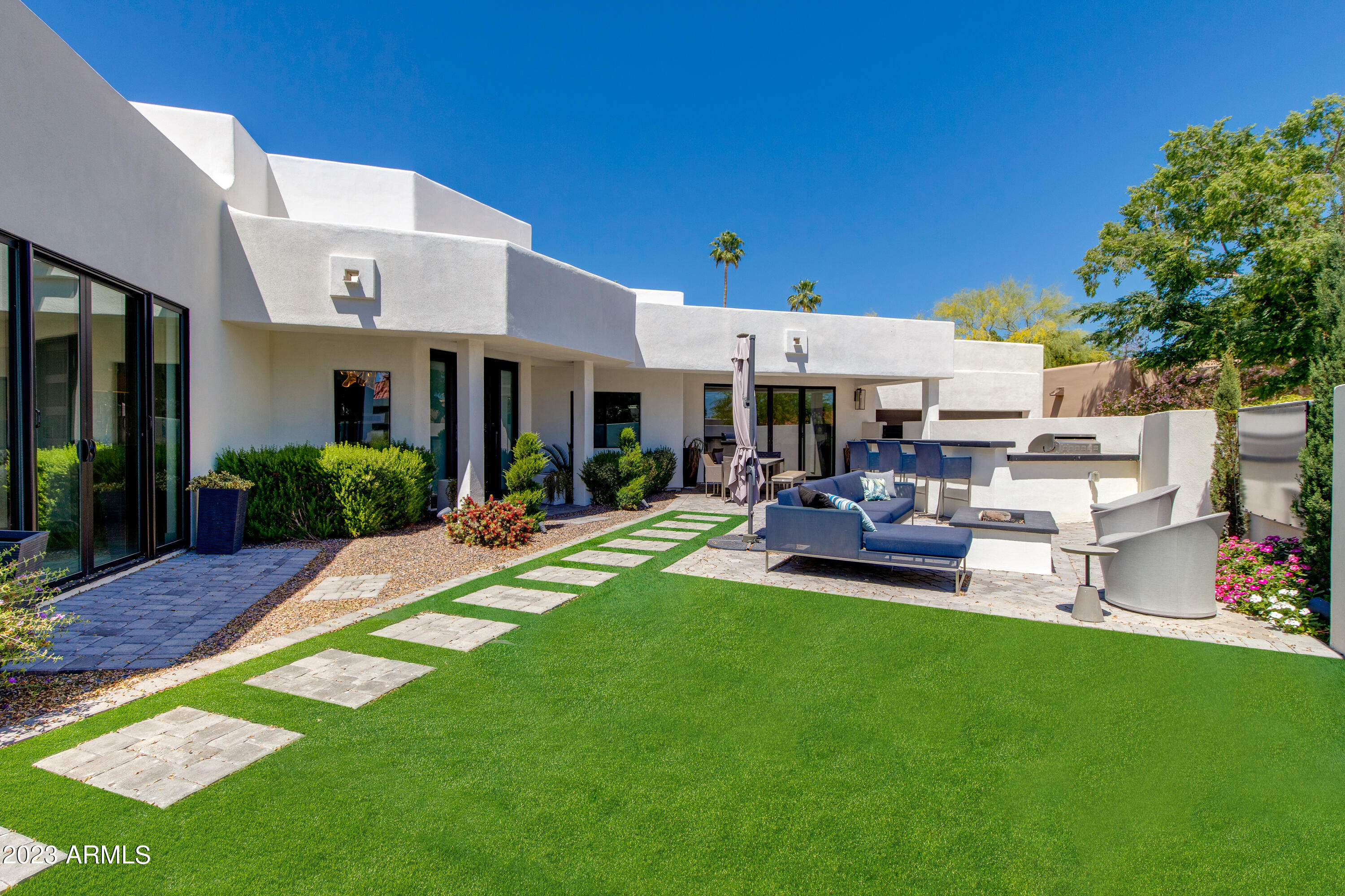 3110 E MARYLAND Avenue