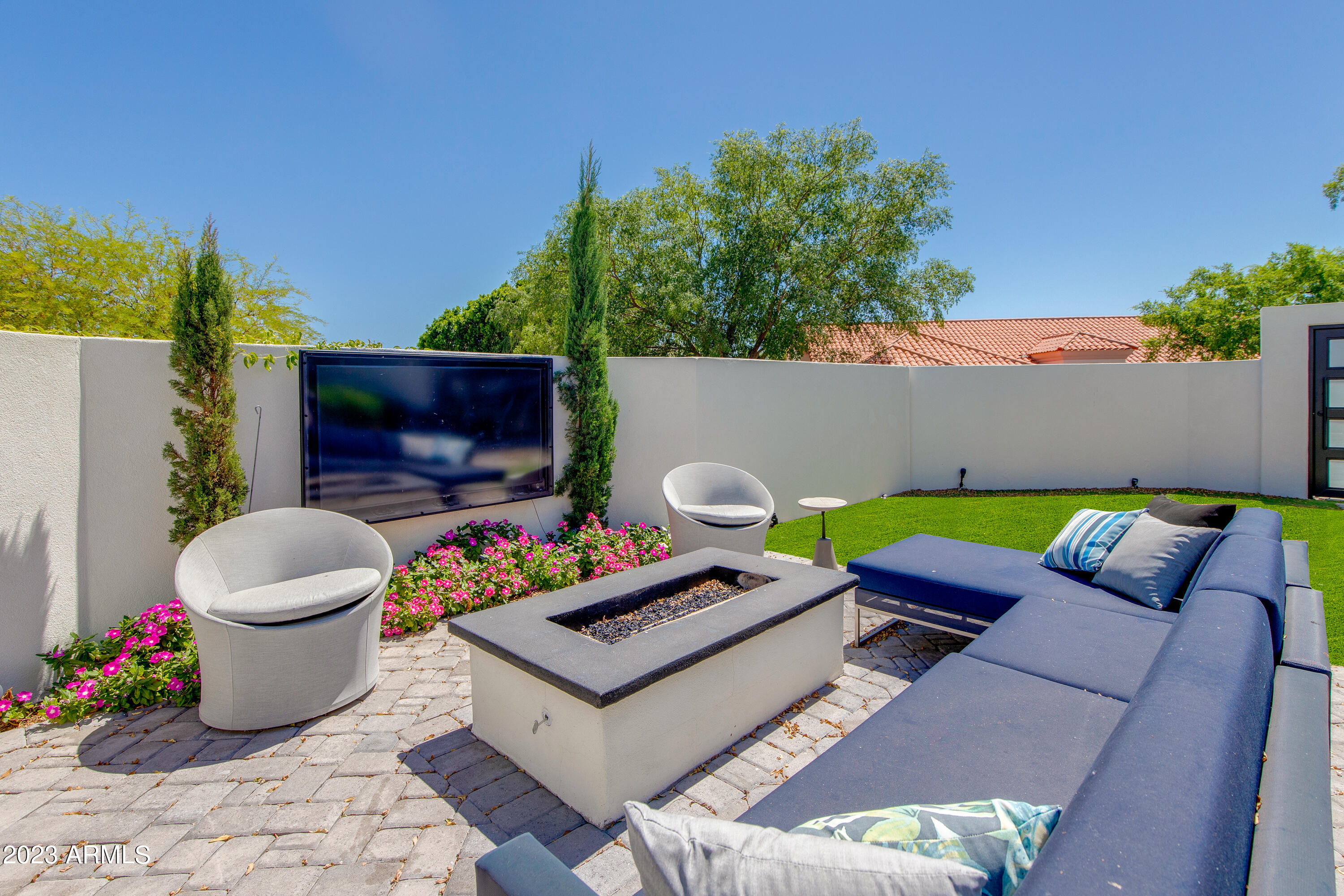 3110 E MARYLAND Avenue