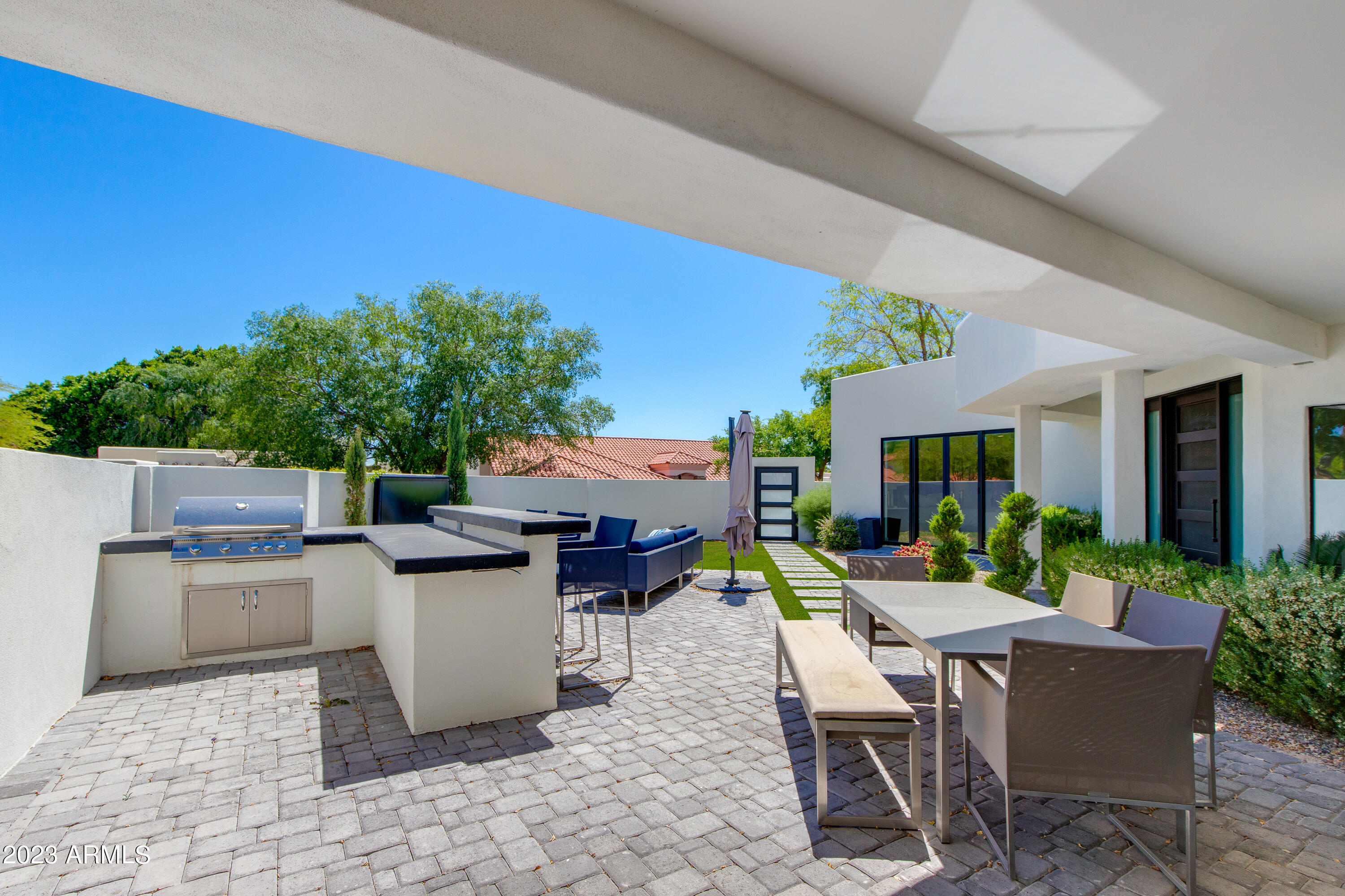 3110 E MARYLAND Avenue