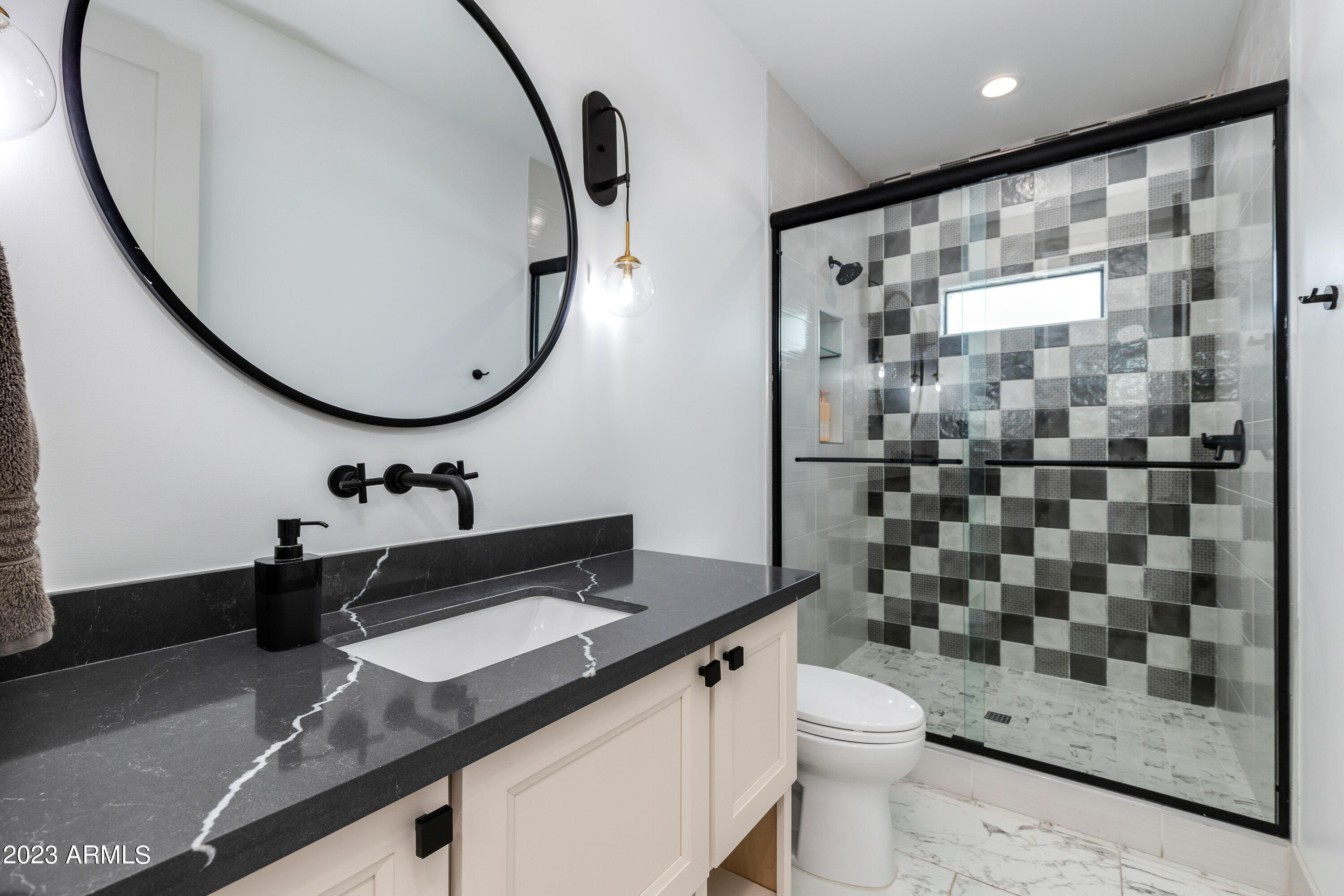 3110 E MARYLAND Avenue