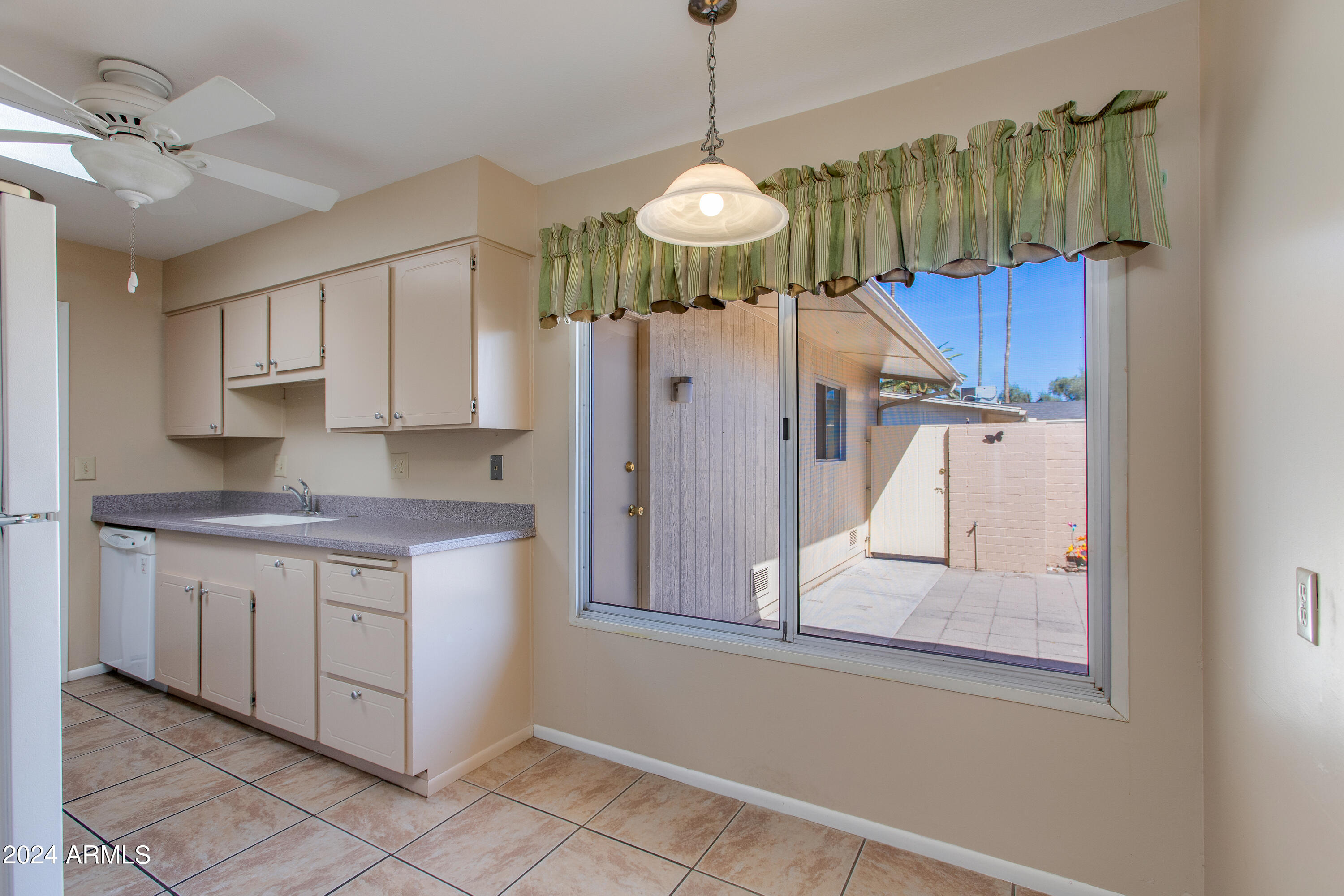 10822 W Santa Fe Drive