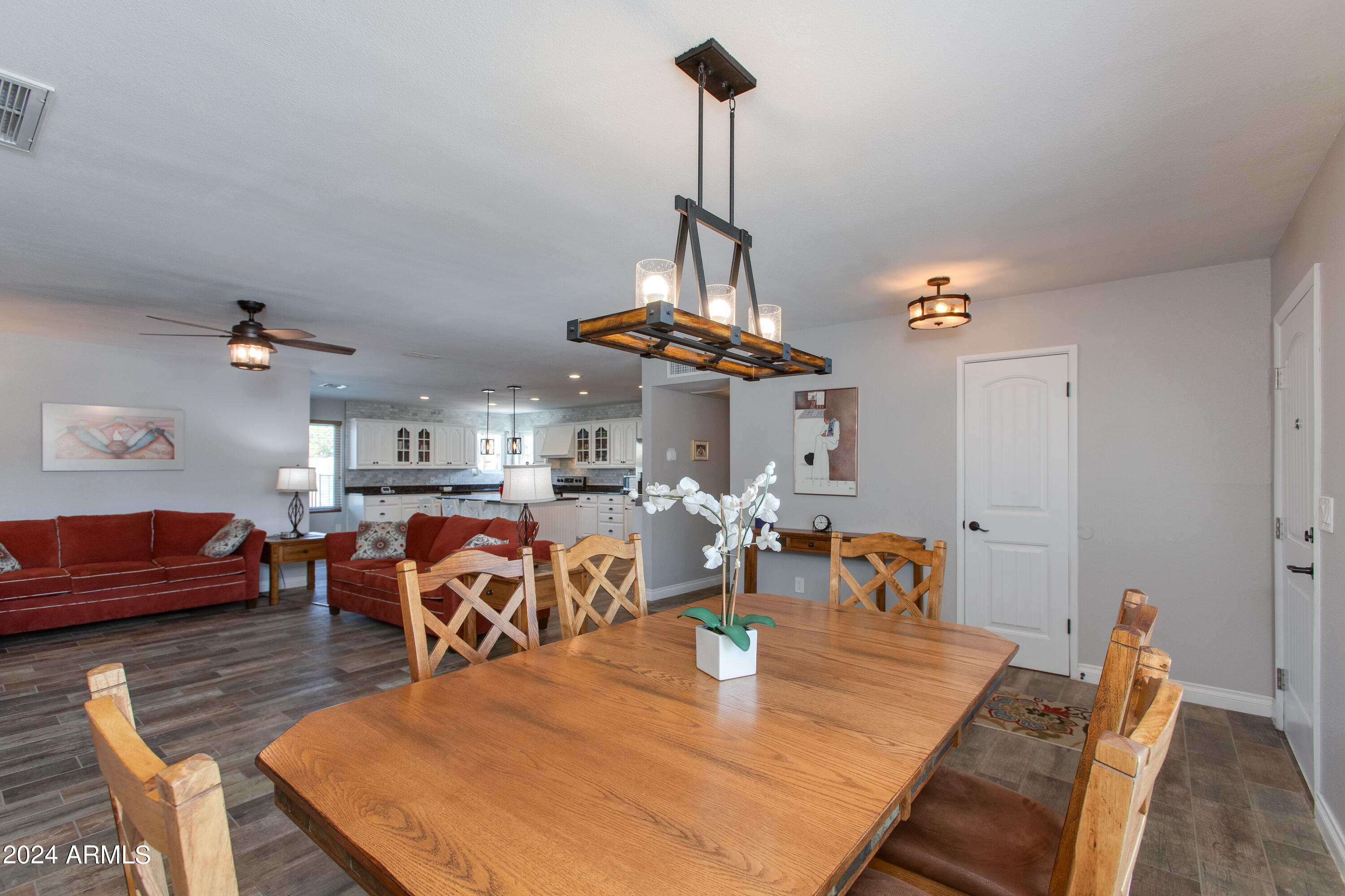 902 E LE MARCHE Avenue