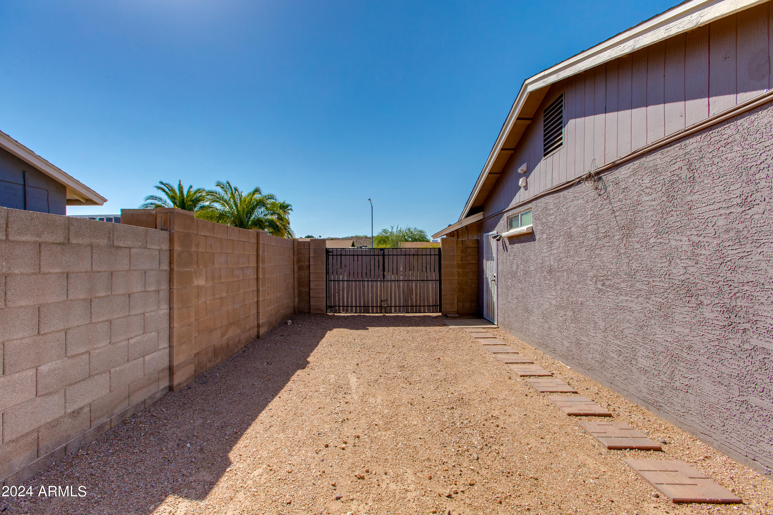 902 E LE MARCHE Avenue